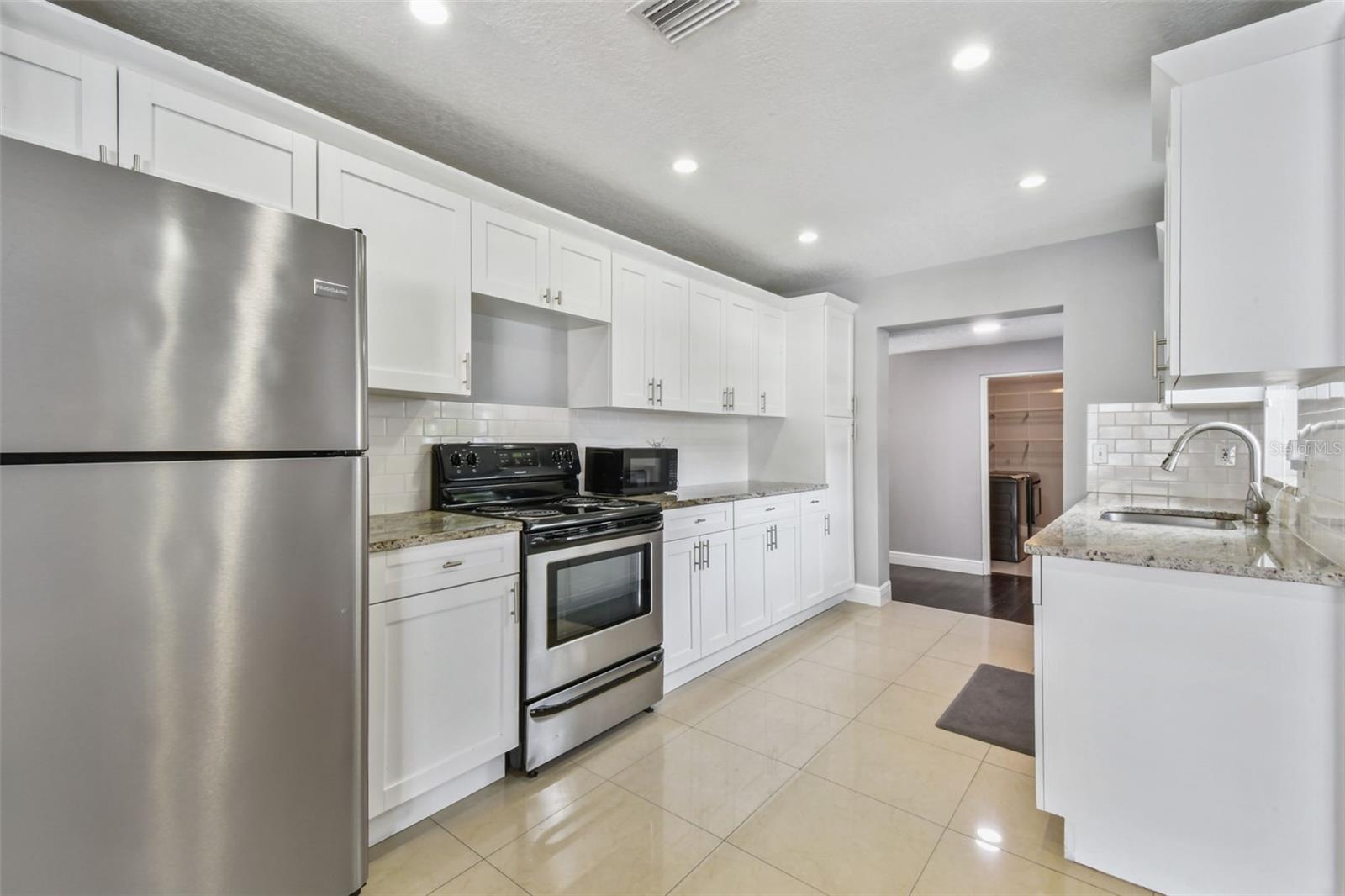 3909 N CLEARFIELD AVE