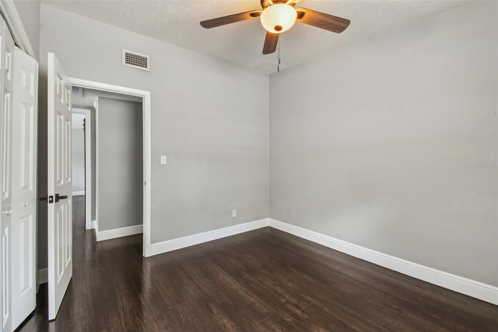 3909 N CLEARFIELD AVE