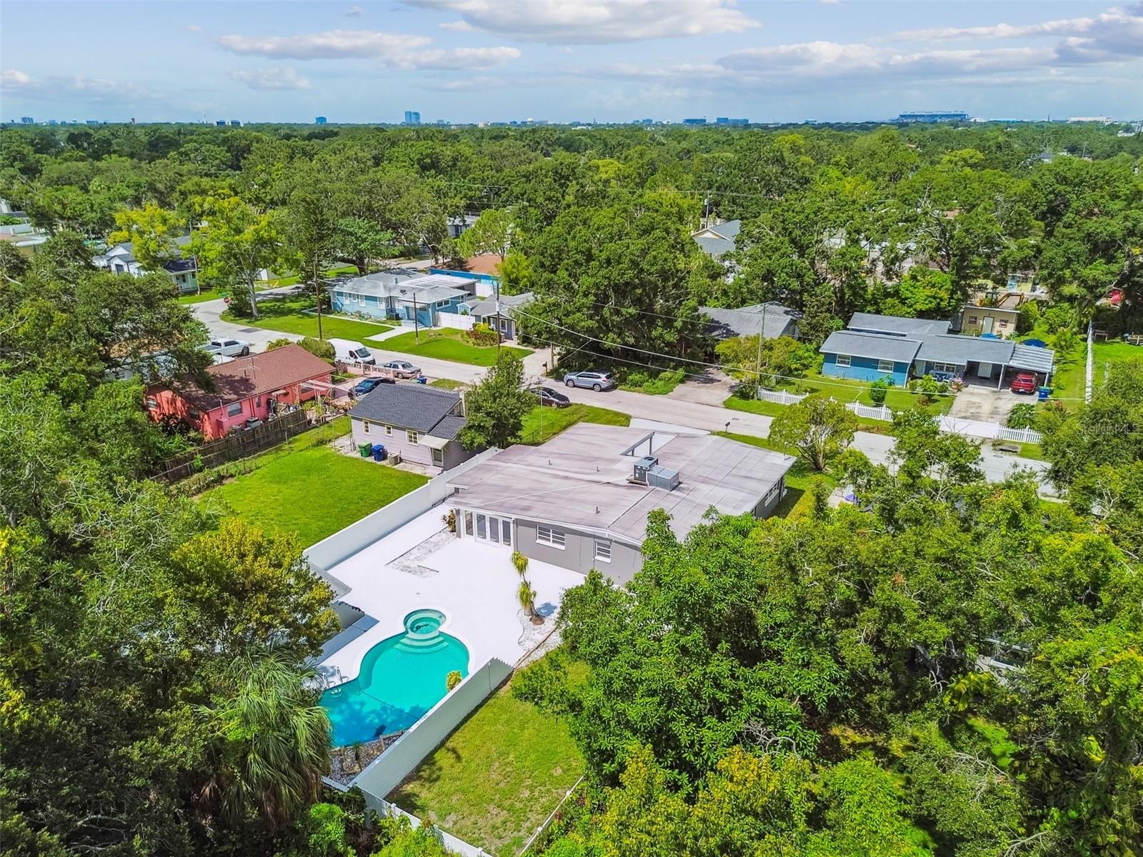 3909 N CLEARFIELD AVE