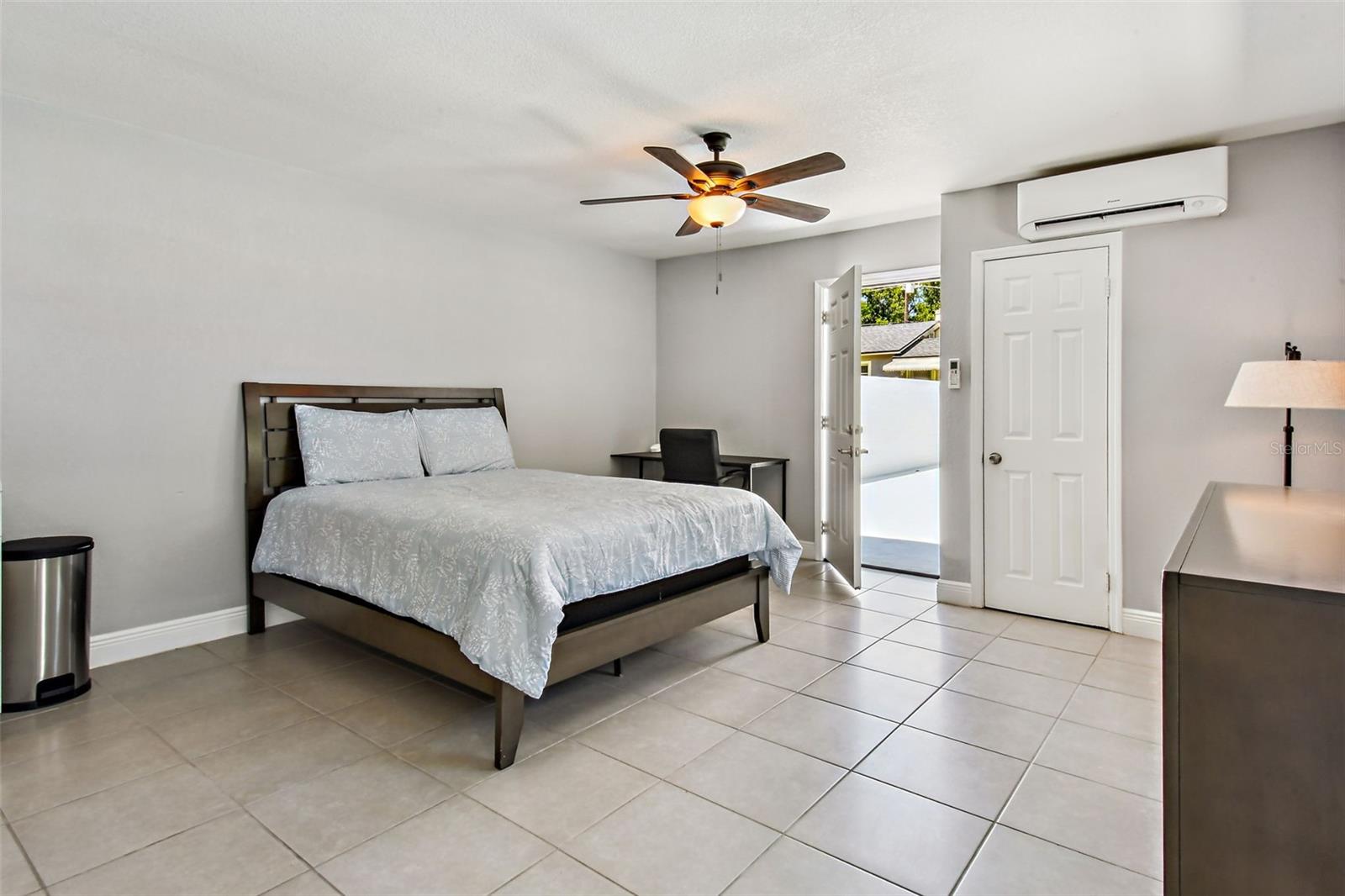 3909 N CLEARFIELD AVE