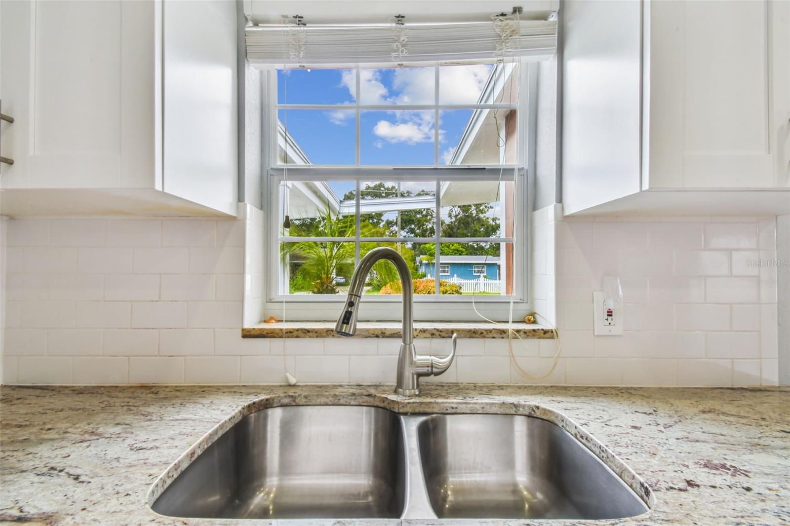 3909 N CLEARFIELD AVE