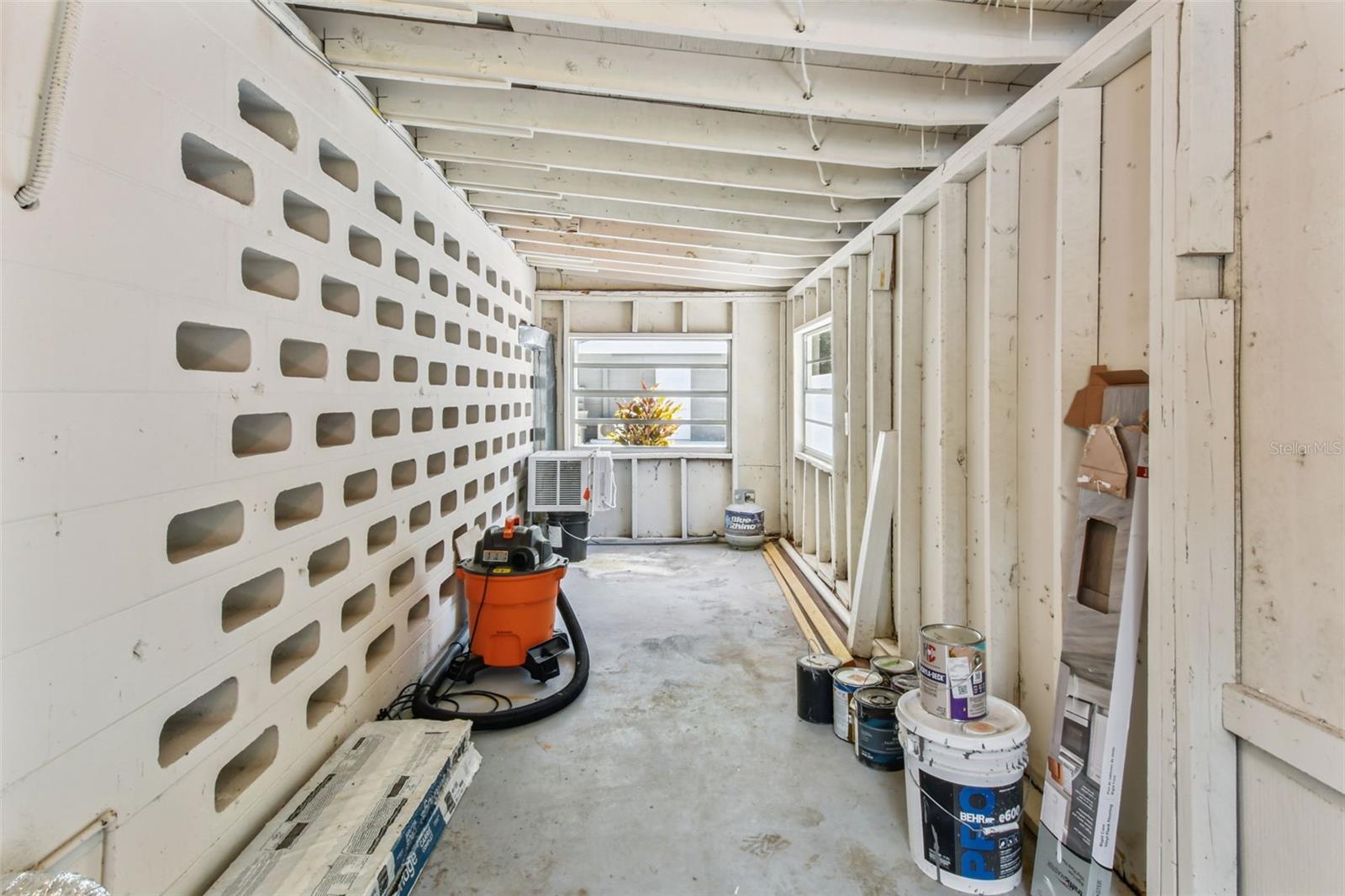 3909 N CLEARFIELD AVE