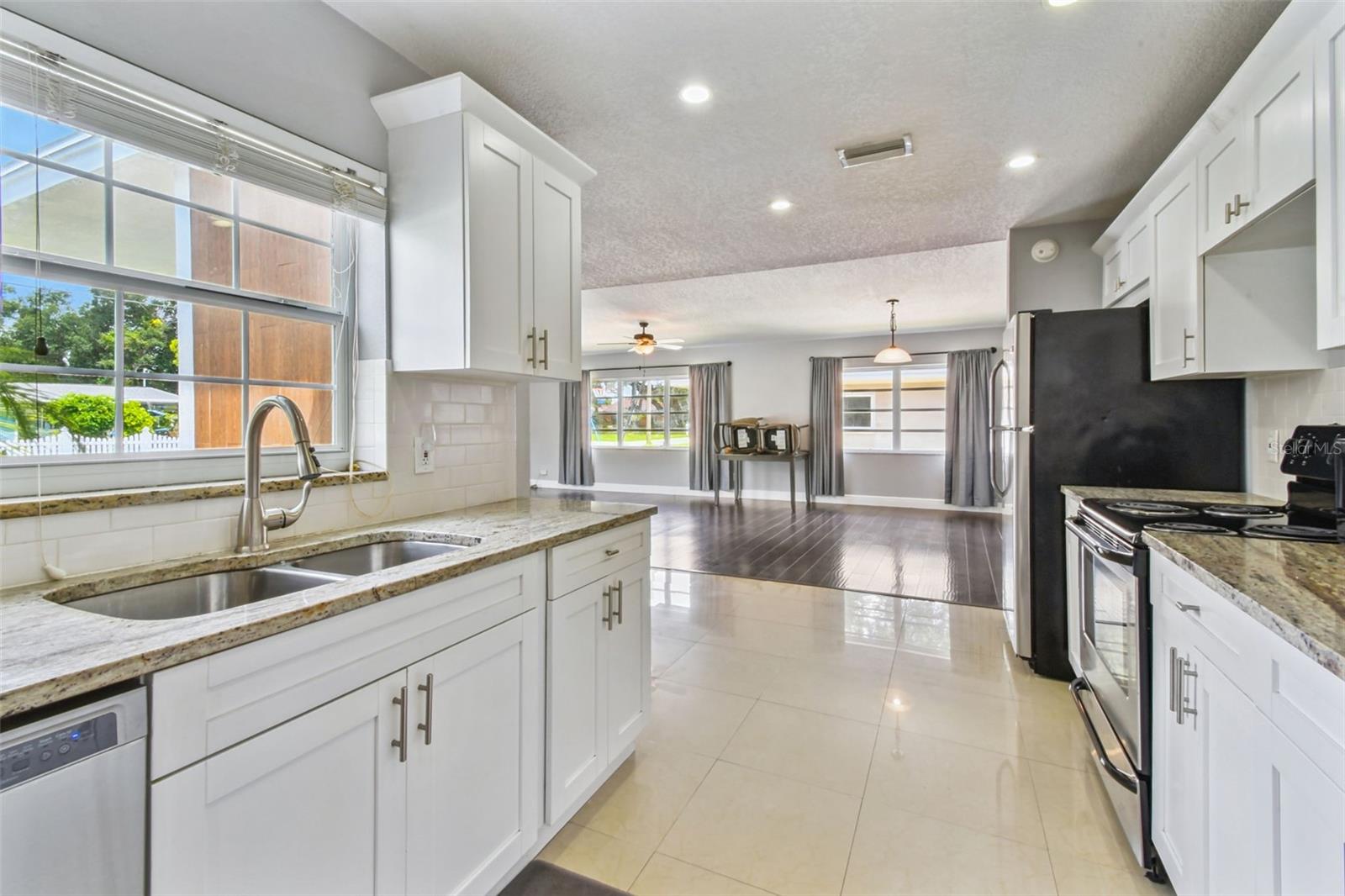 3909 N CLEARFIELD AVE