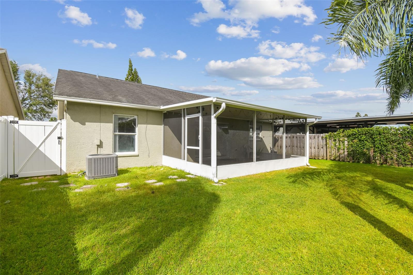 10039 CEDAR DUNE DR