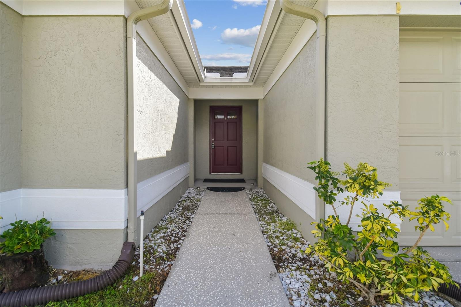 10039 CEDAR DUNE DR