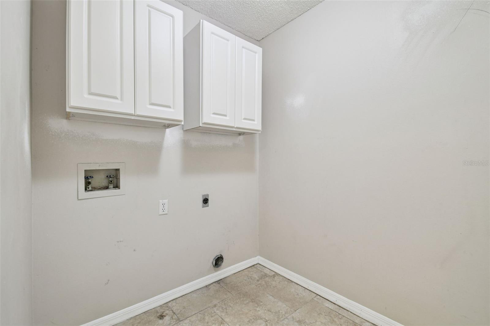 10039 CEDAR DUNE DR