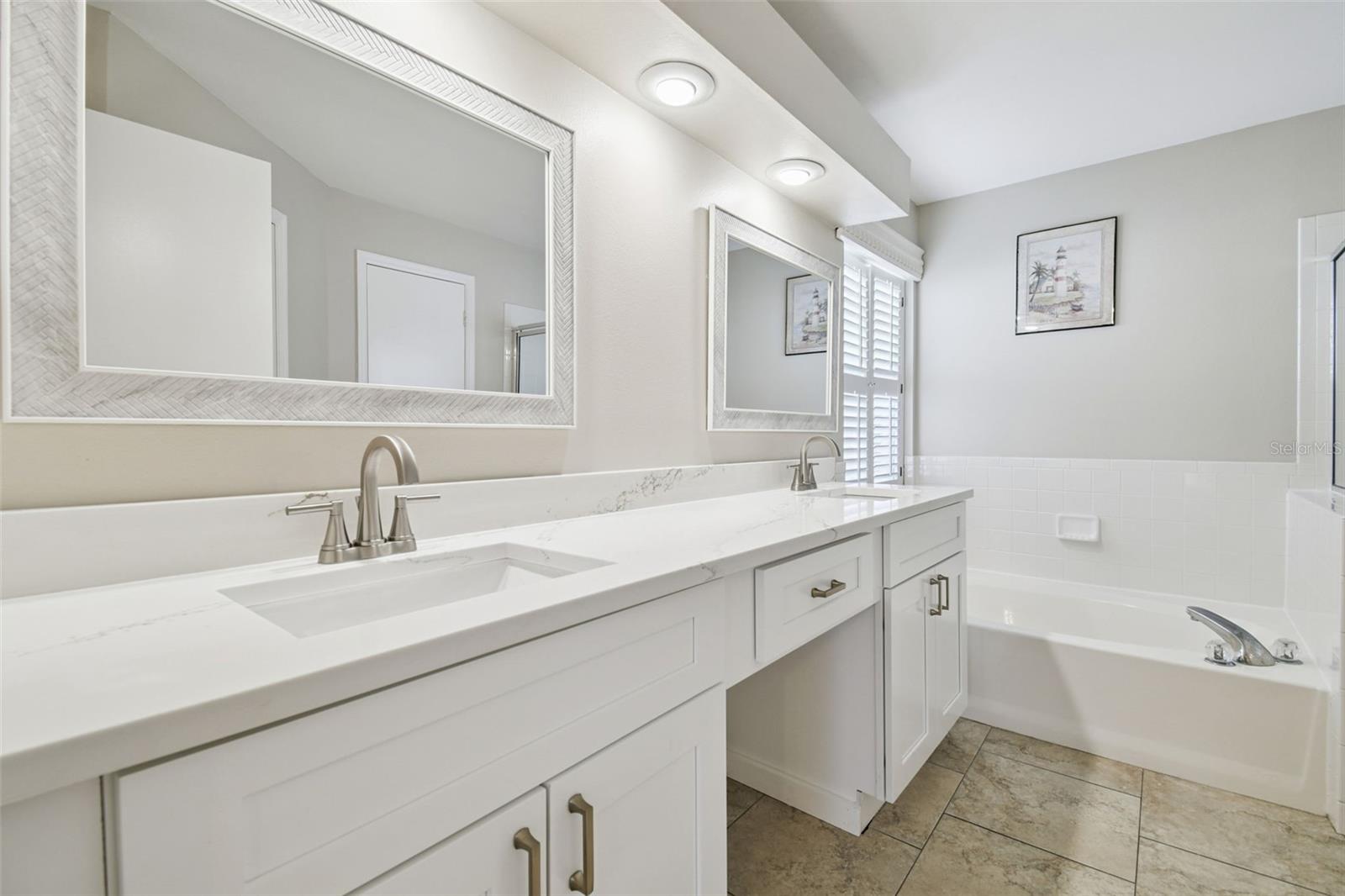 10039 CEDAR DUNE DR