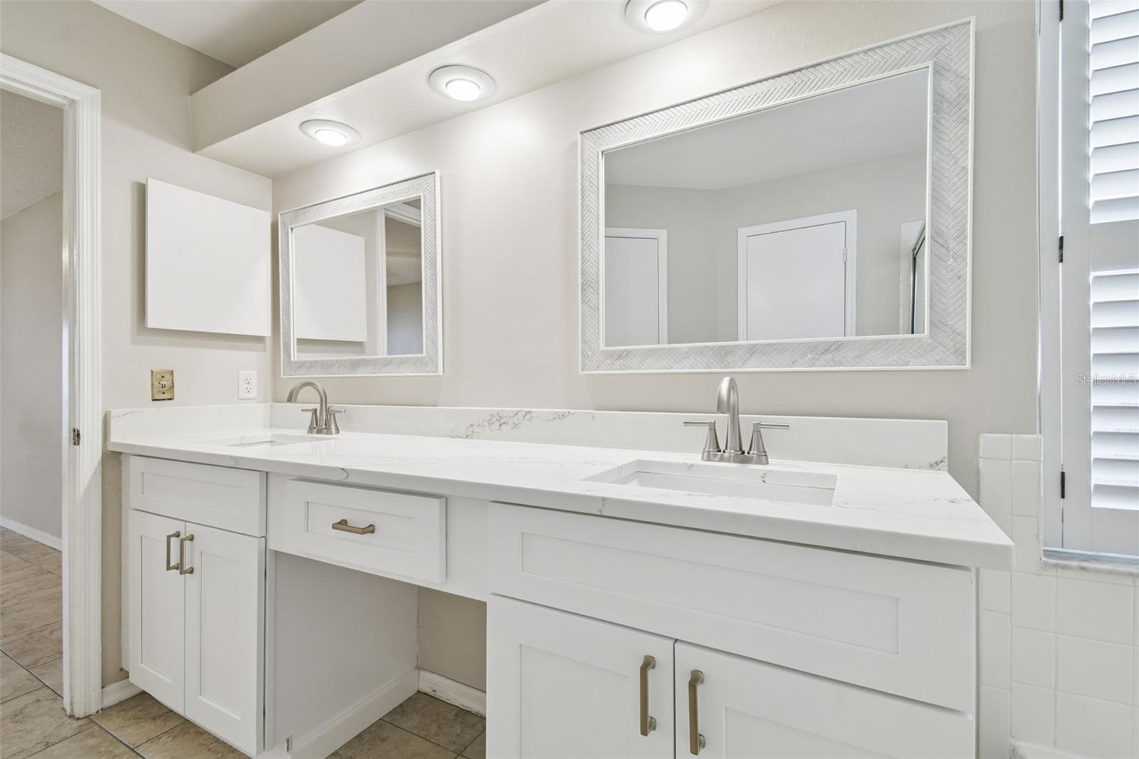 10039 CEDAR DUNE DR