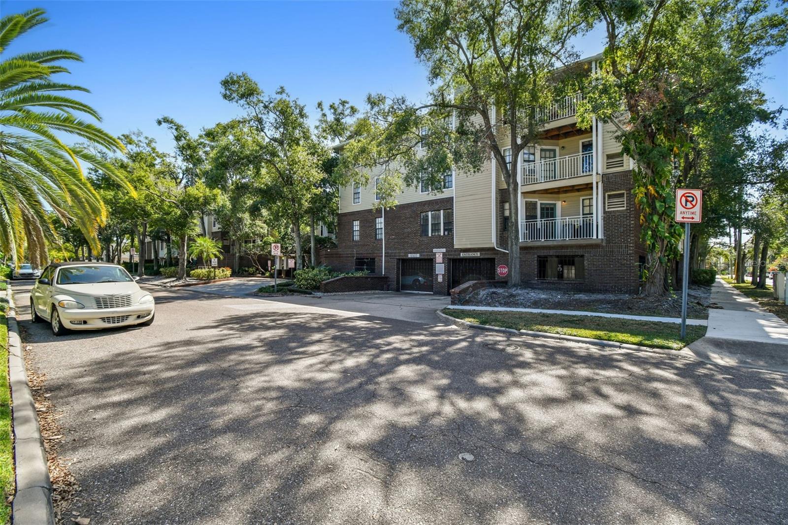 1000 W HORATIO ST #202