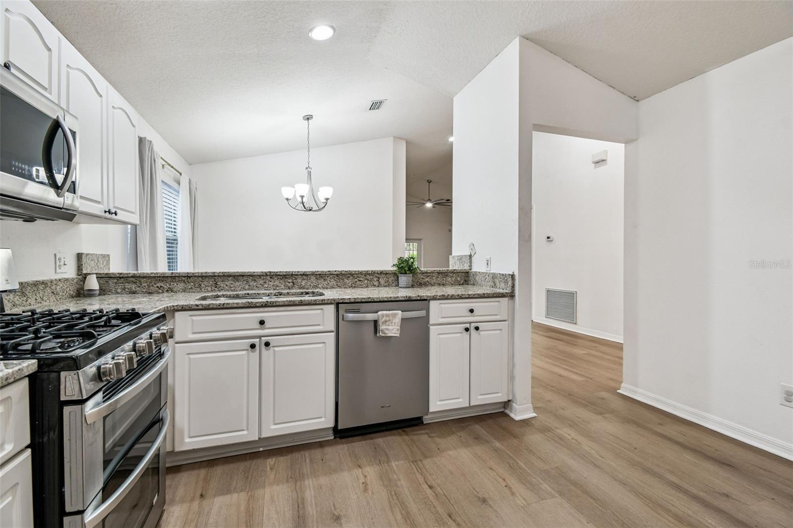 7608 HAMPSHIRE GARDEN PL