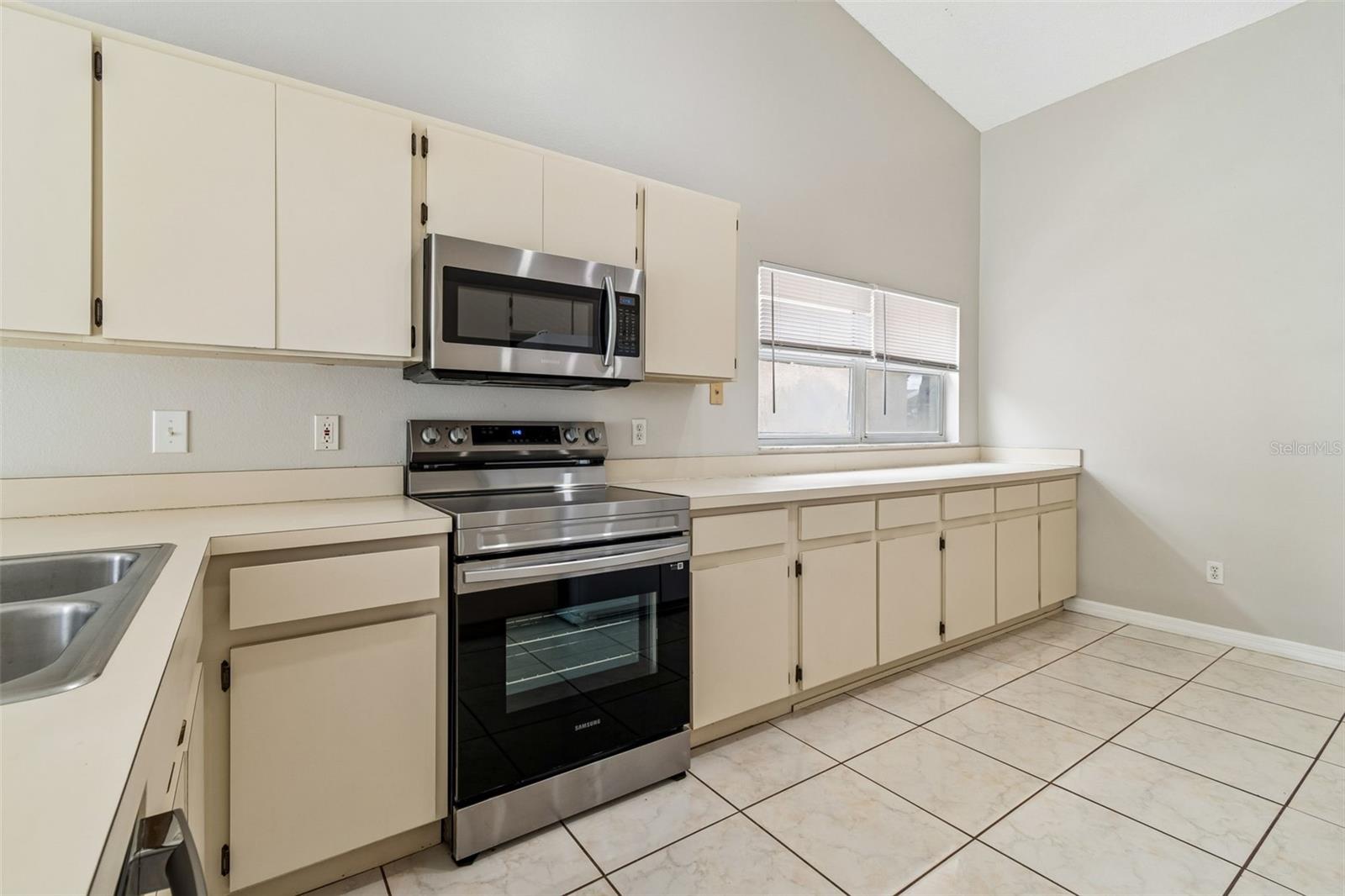 10105 SEA SPRAY PL