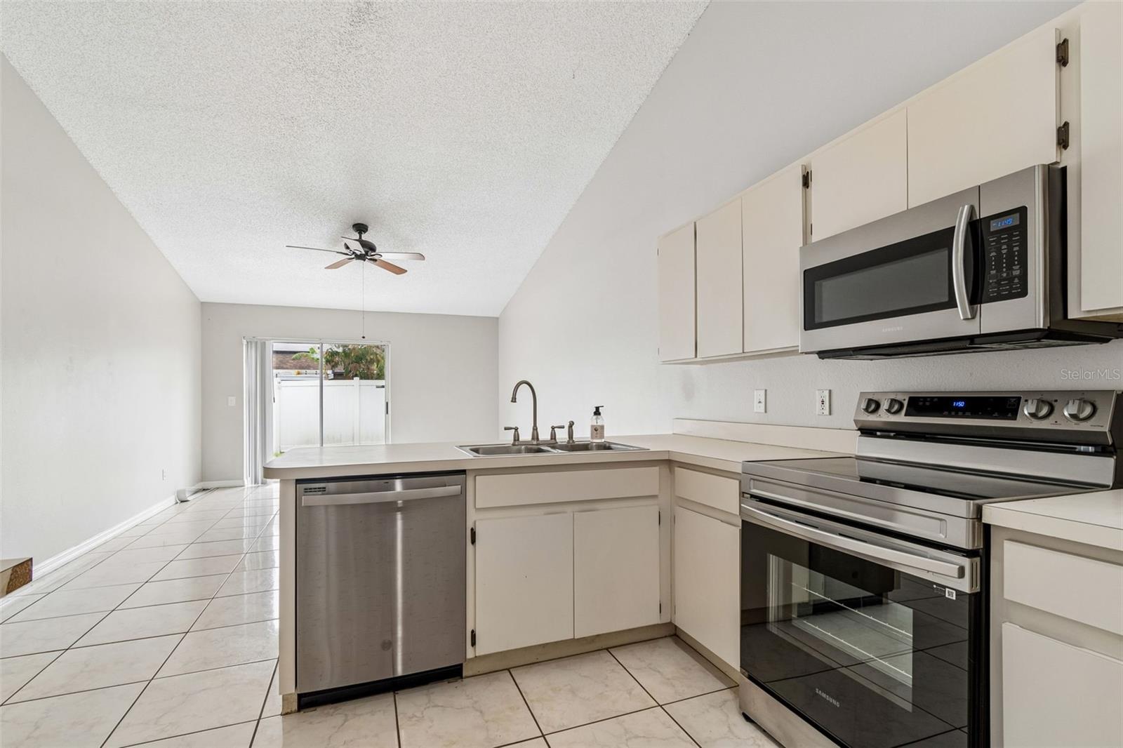 10105 SEA SPRAY PL