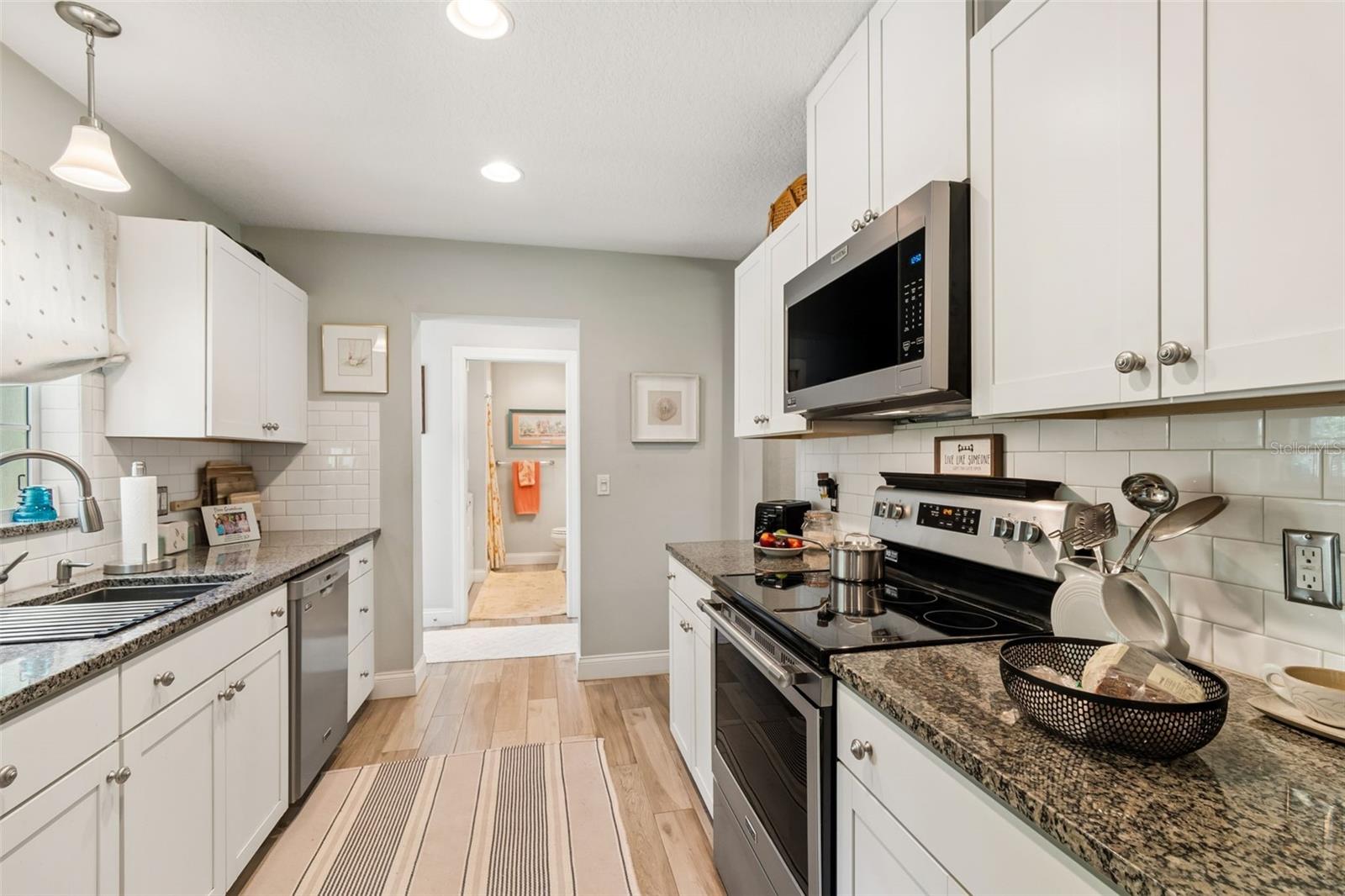 1207 KAPOK CIR