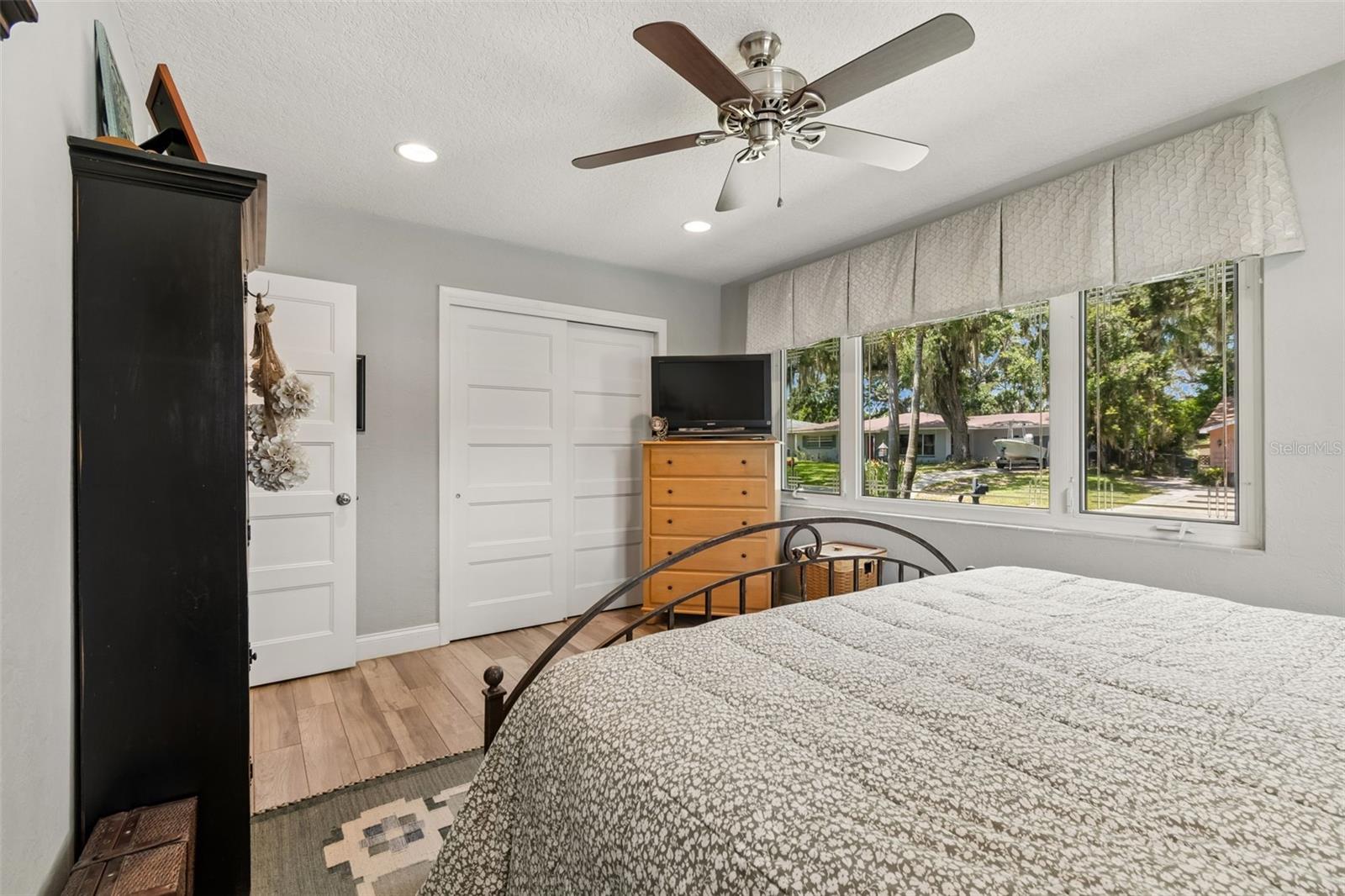 1207 KAPOK CIR