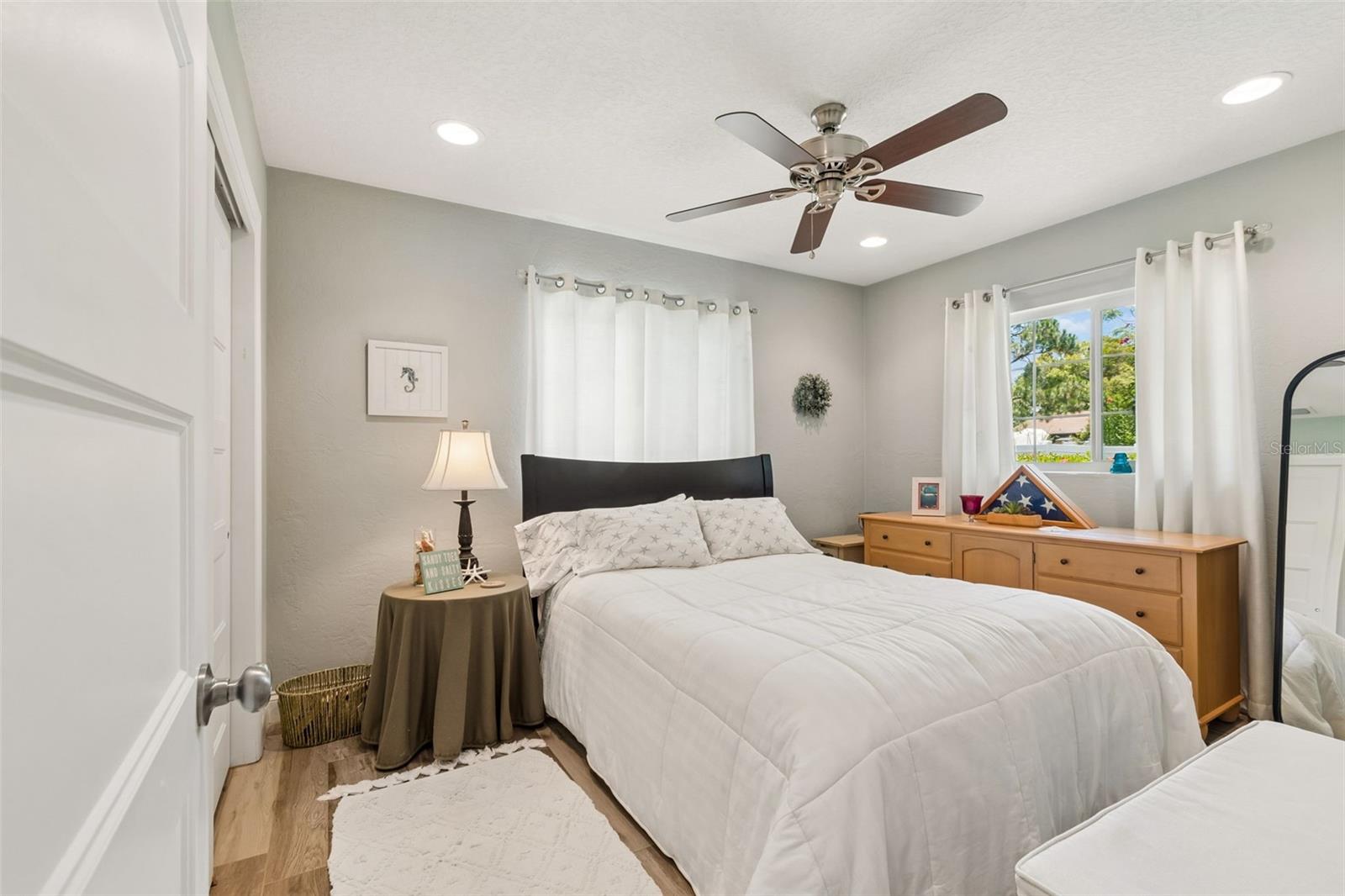 1207 KAPOK CIR