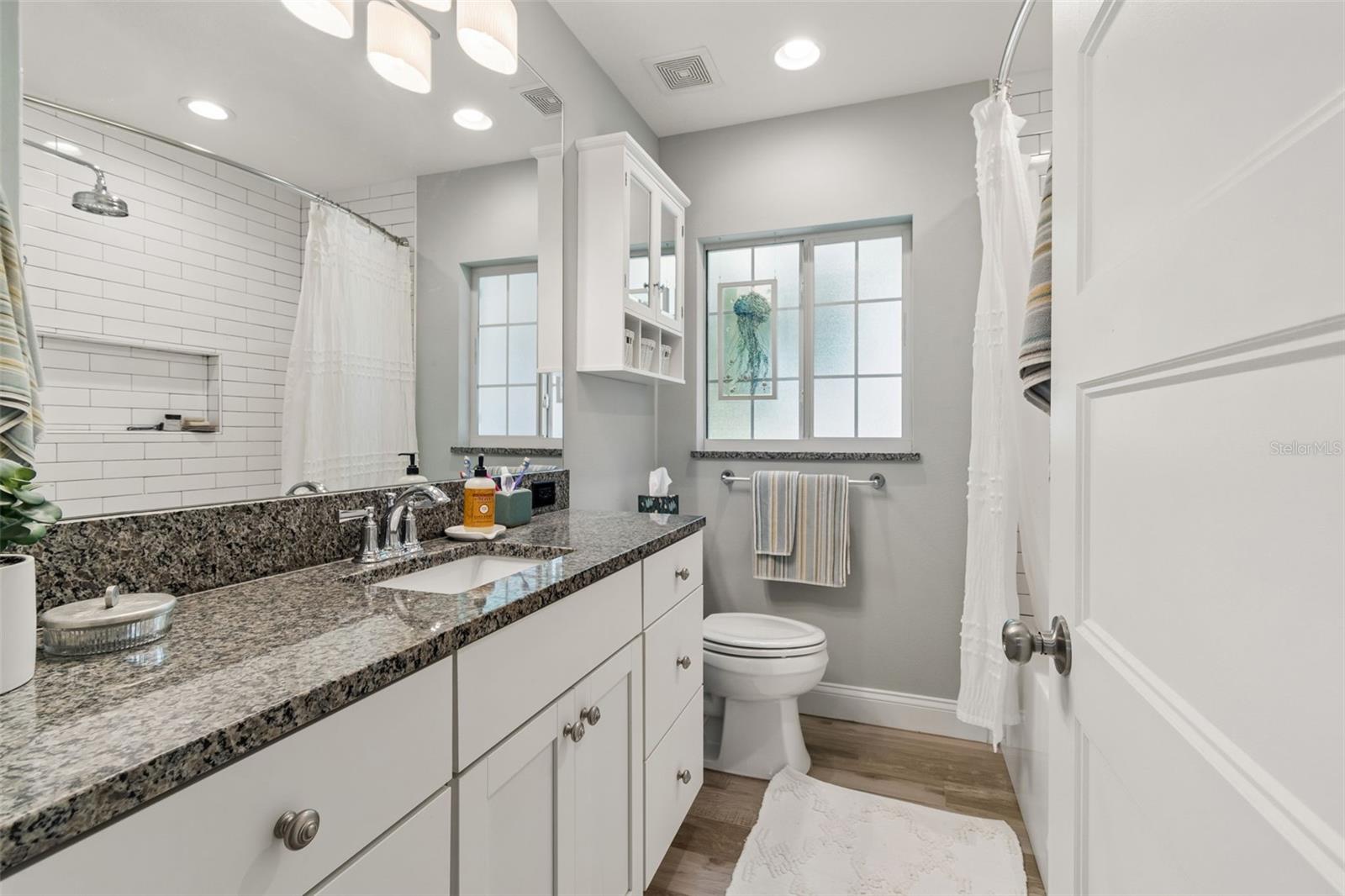1207 KAPOK CIR