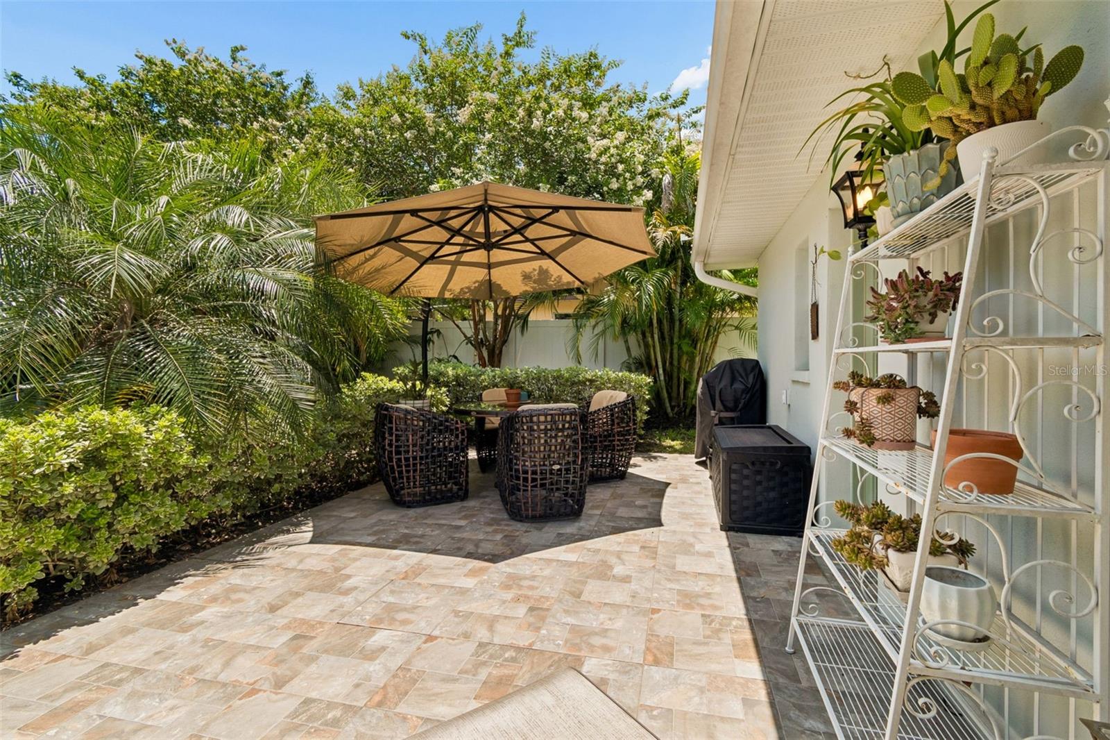 1207 KAPOK CIR