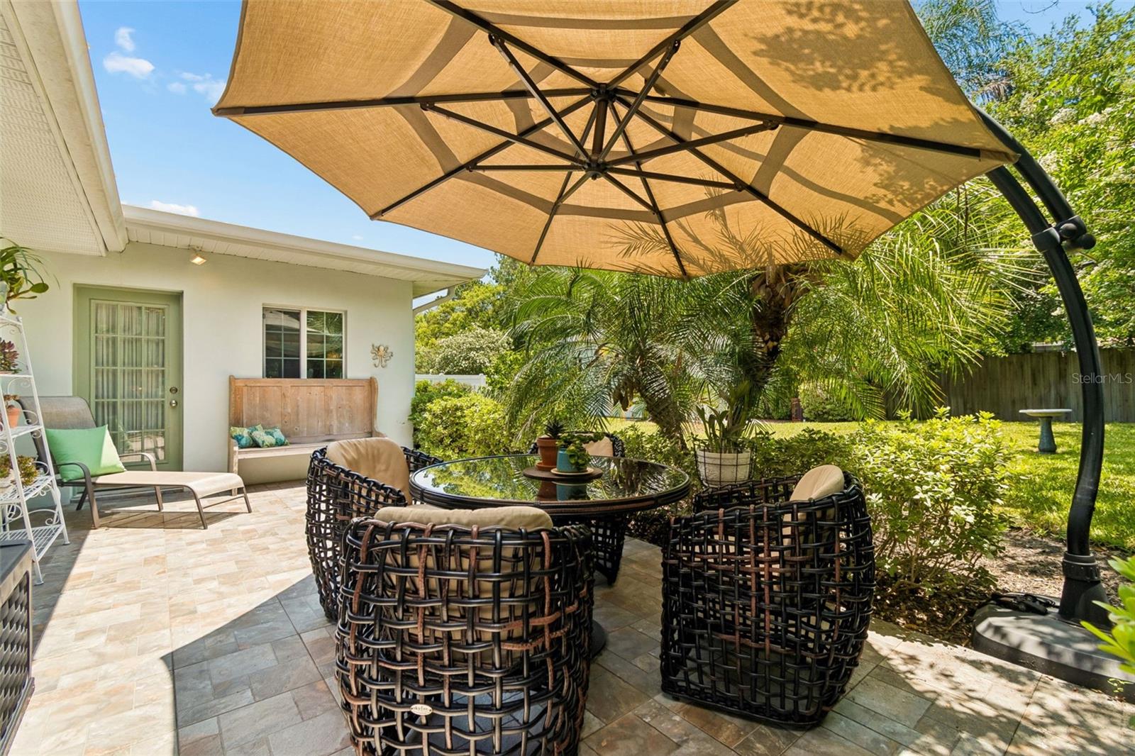1207 KAPOK CIR