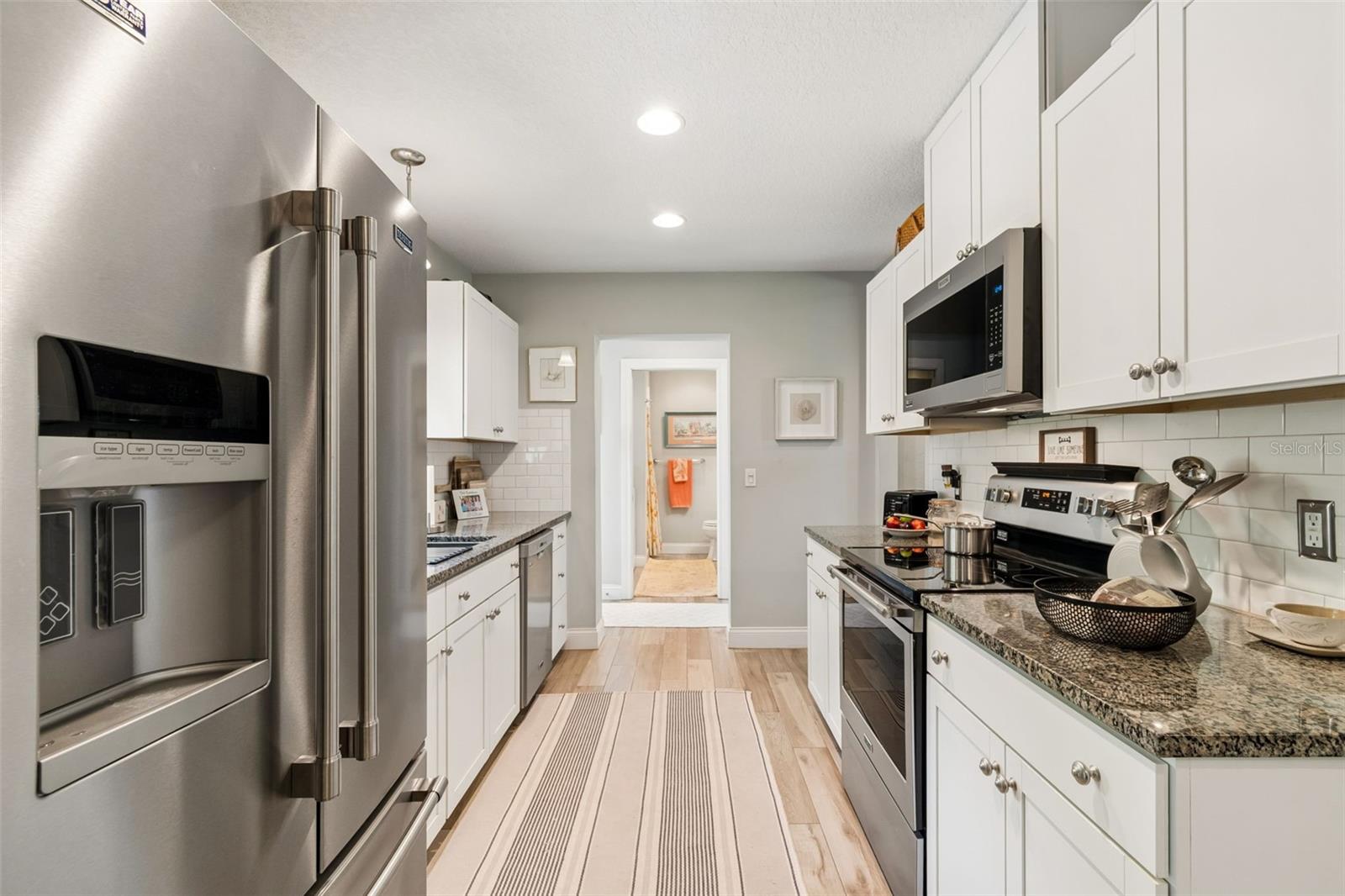 1207 KAPOK CIR