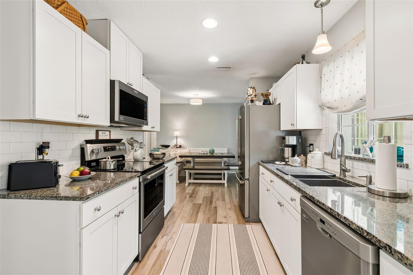 1207 KAPOK CIR