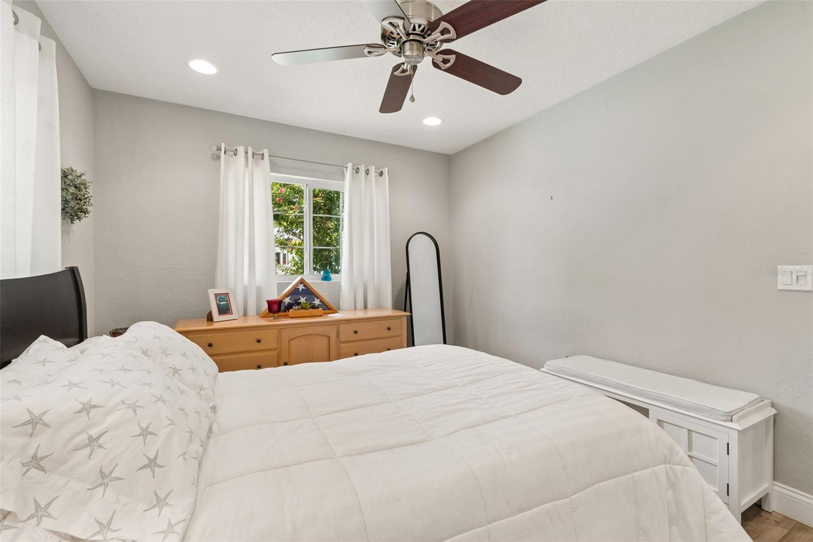 1207 KAPOK CIR