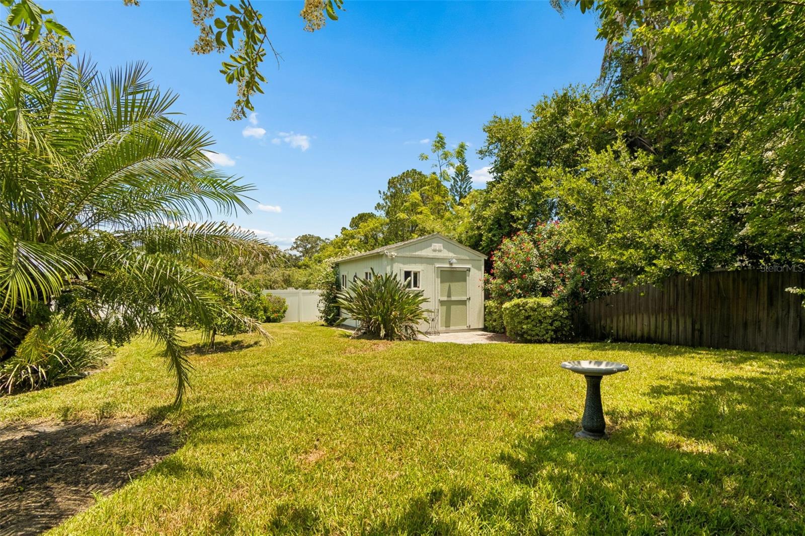 1207 KAPOK CIR