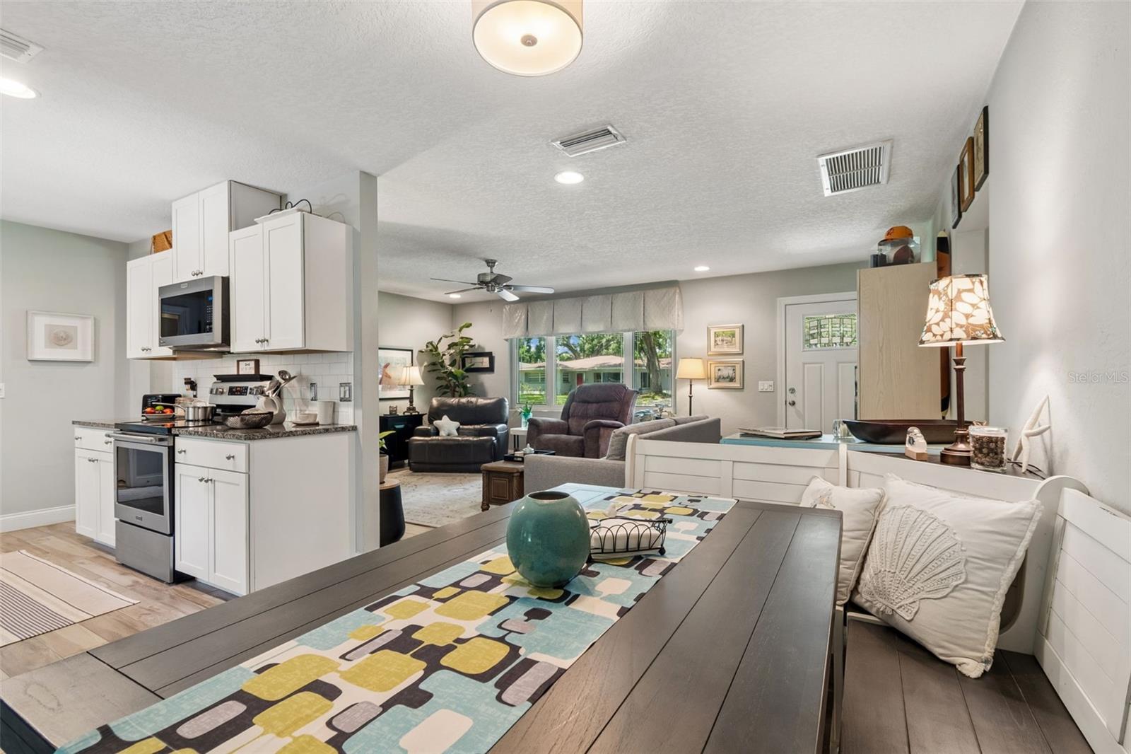 1207 KAPOK CIR