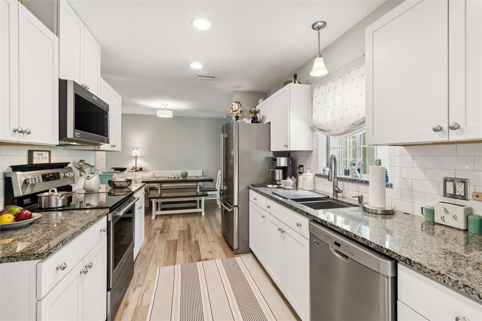 1207 KAPOK CIR
