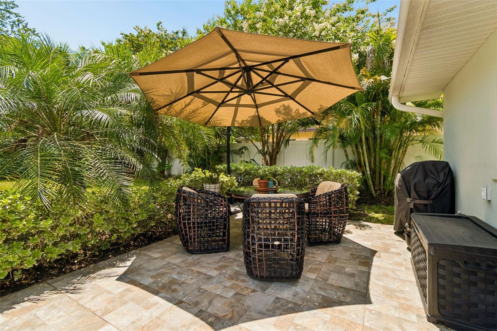 1207 KAPOK CIR