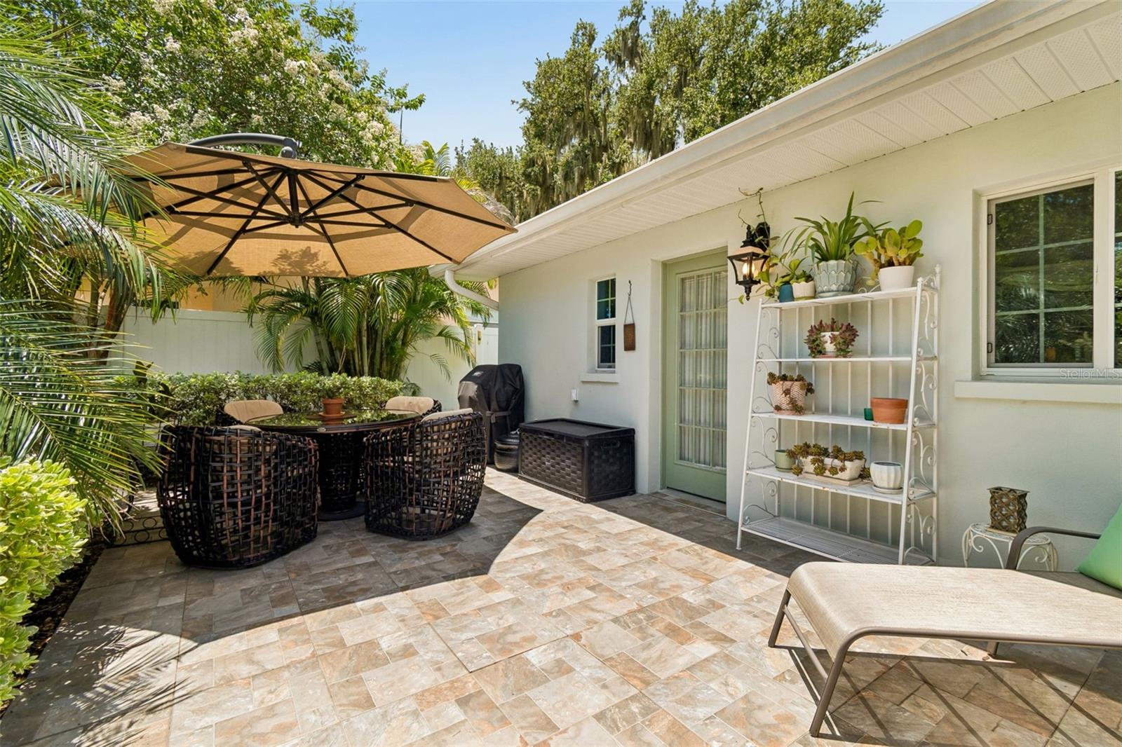1207 KAPOK CIR