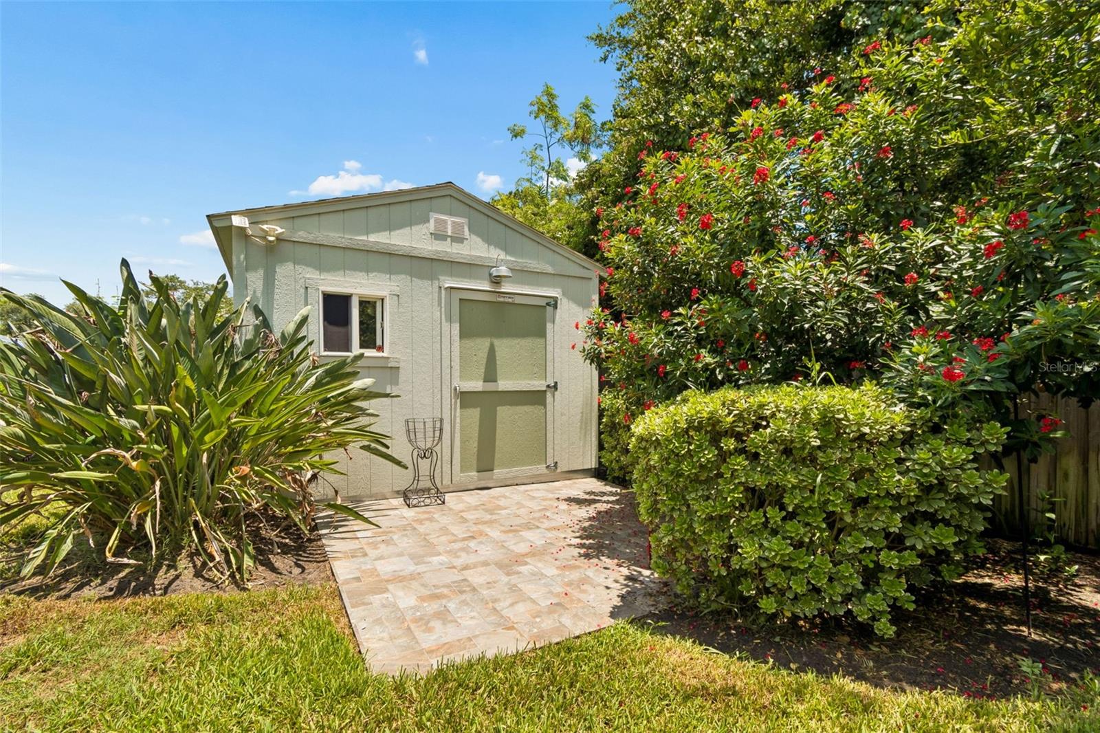 1207 KAPOK CIR