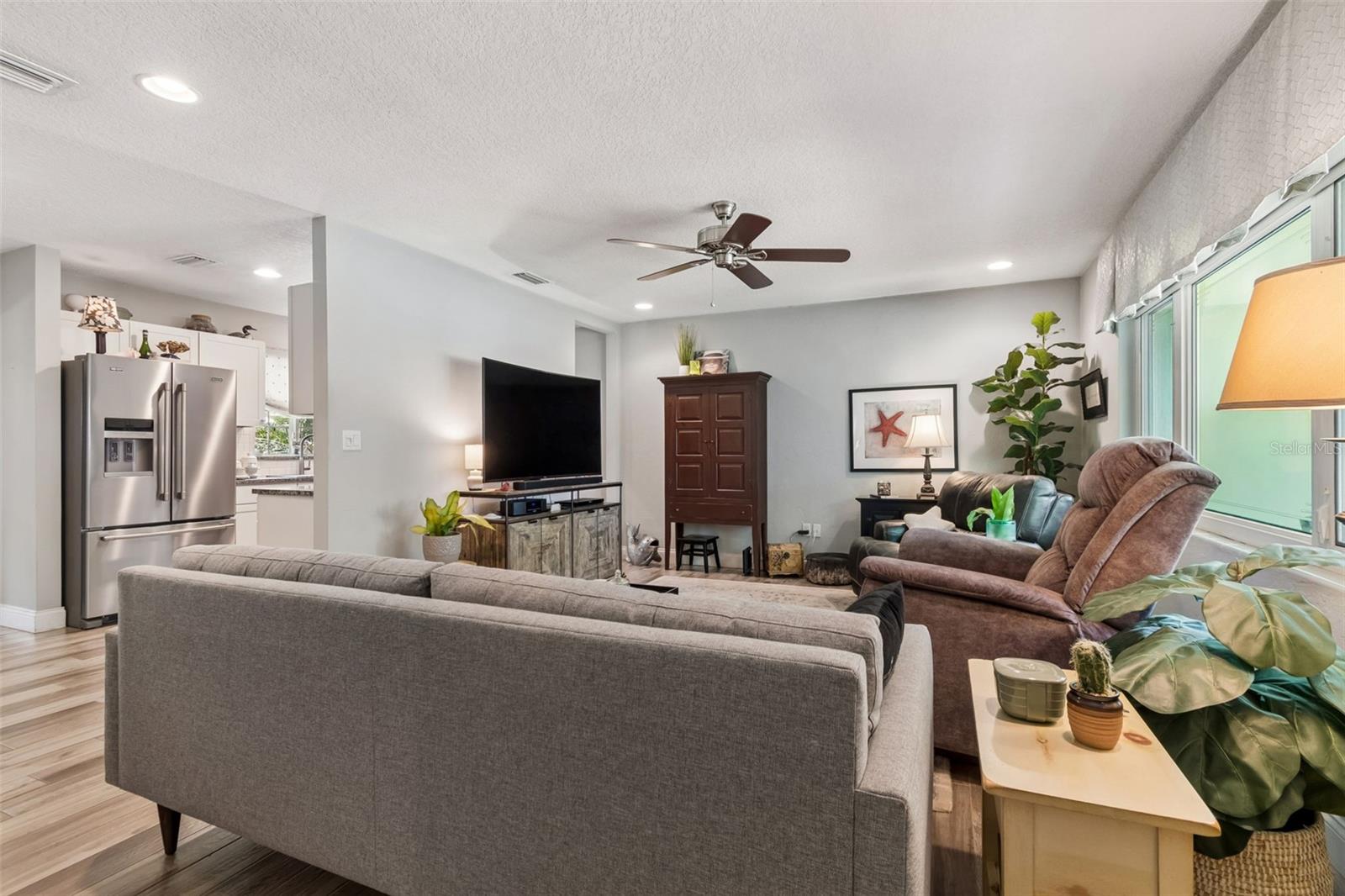 1207 KAPOK CIR