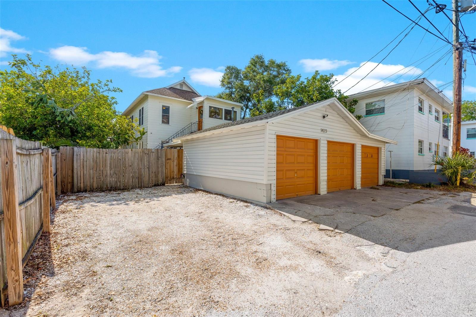 1423 DR MARTIN LUTHER KING JR ST N