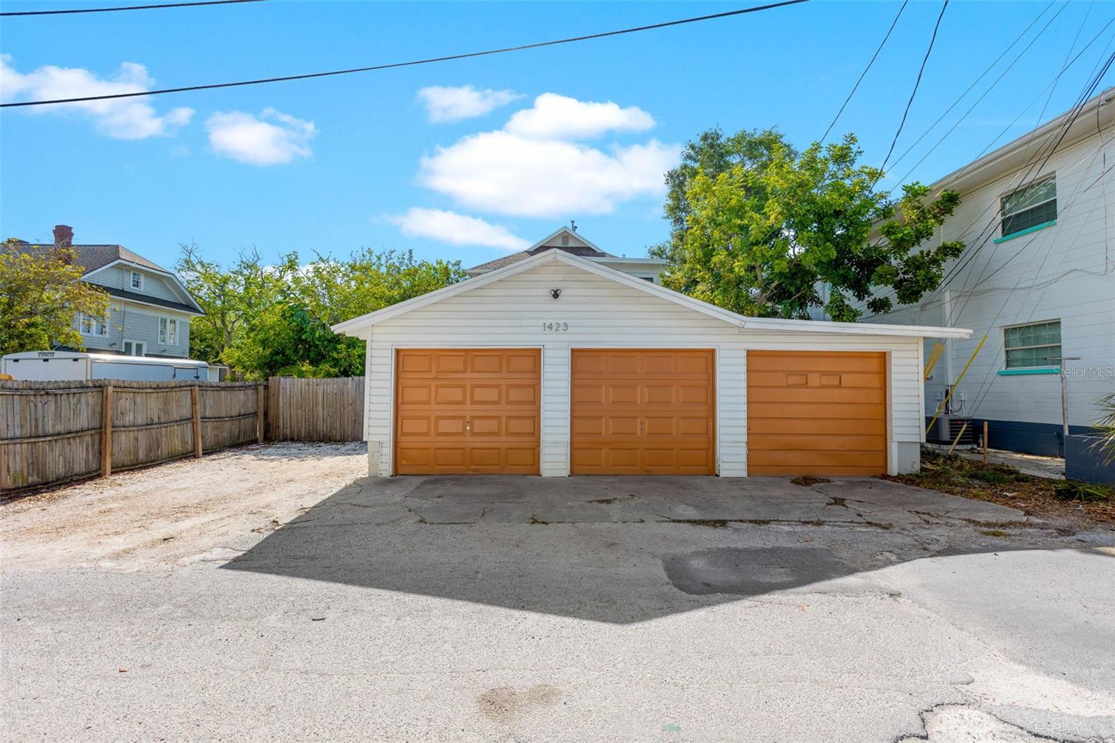 1423 DR MARTIN LUTHER KING JR ST N