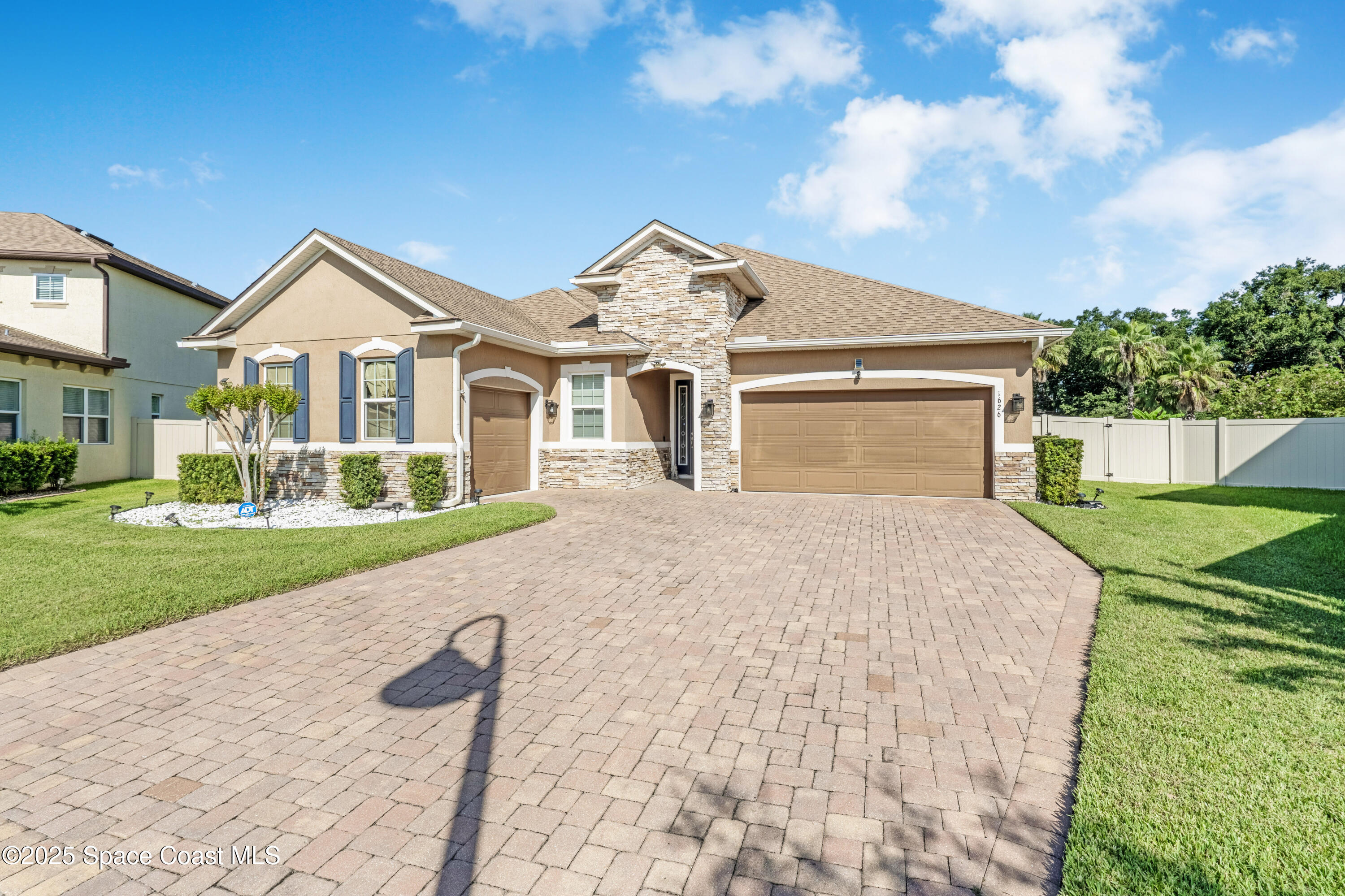 1626 Highbanks Circle