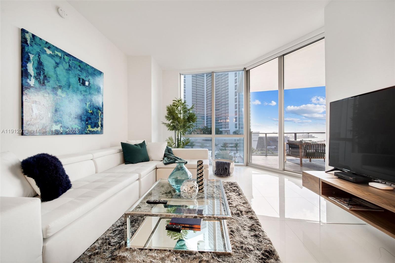 851 NE 1st Ave # 1107