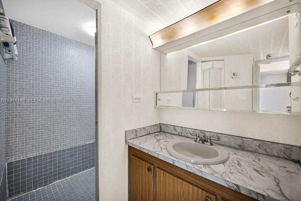 7135 Collins Ave # 435