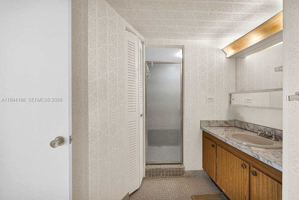 7135 Collins Ave # 435