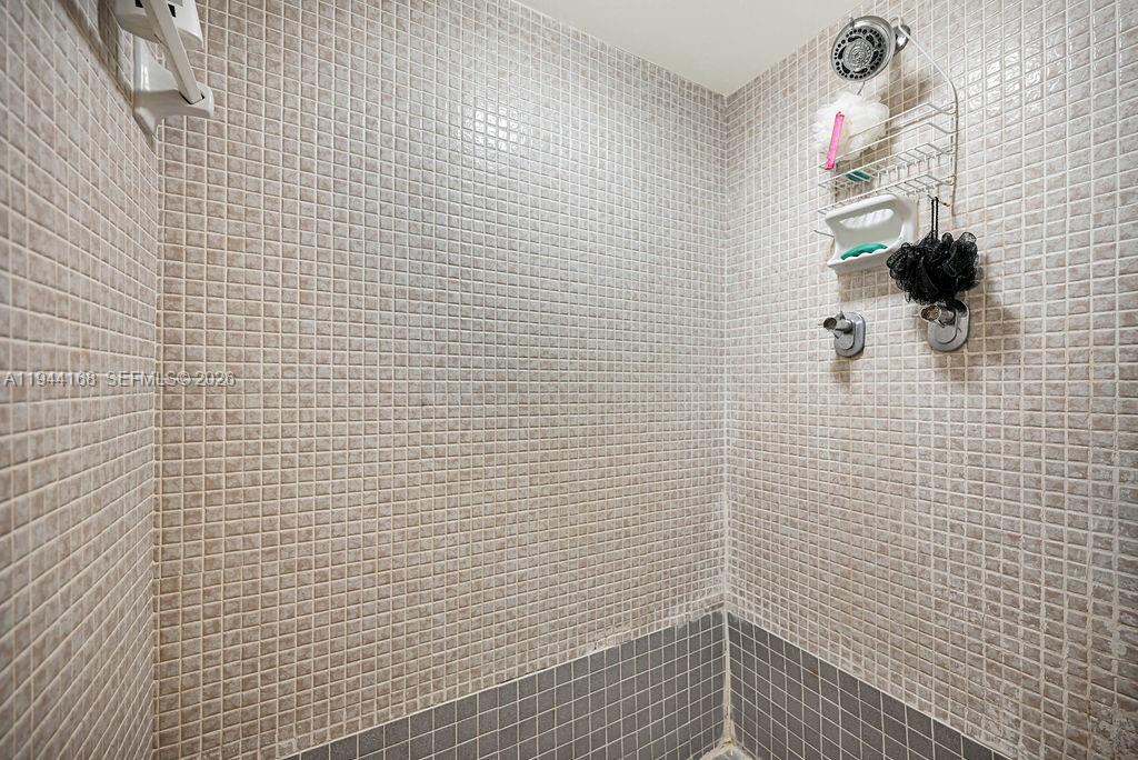 7135 Collins Ave # 435