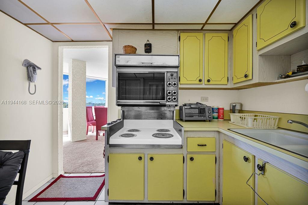 7135 Collins Ave # 435