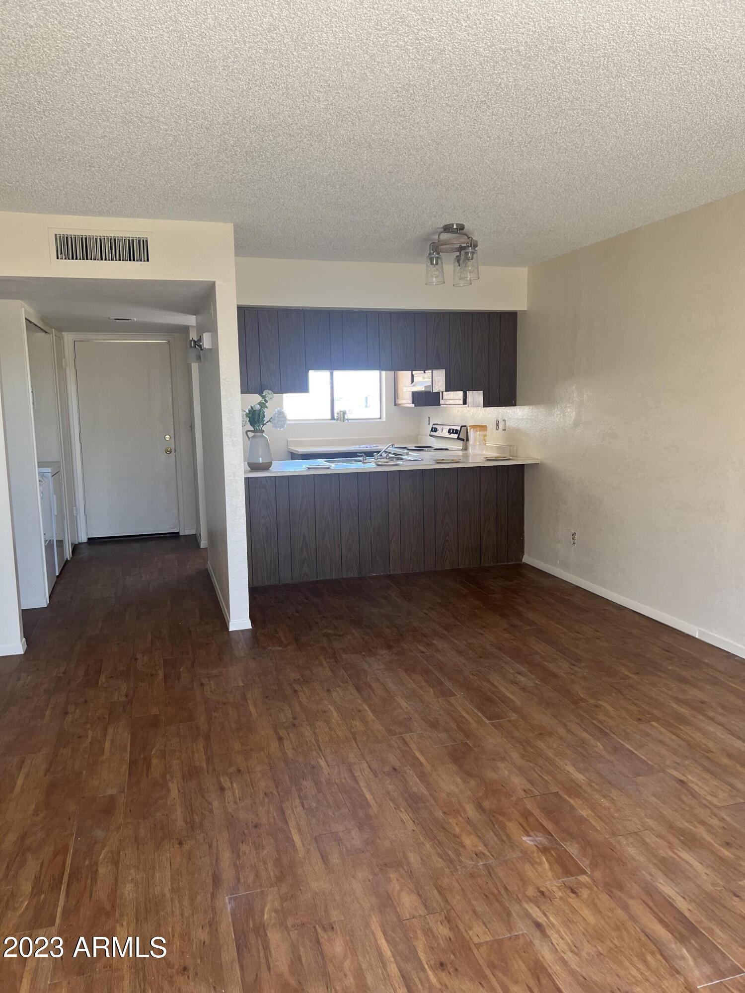 8257 W Santa Cruz Boulevard, 103