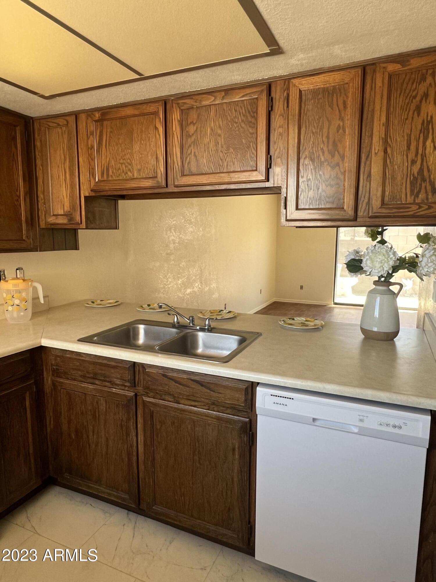8257 W Santa Cruz Boulevard, 103