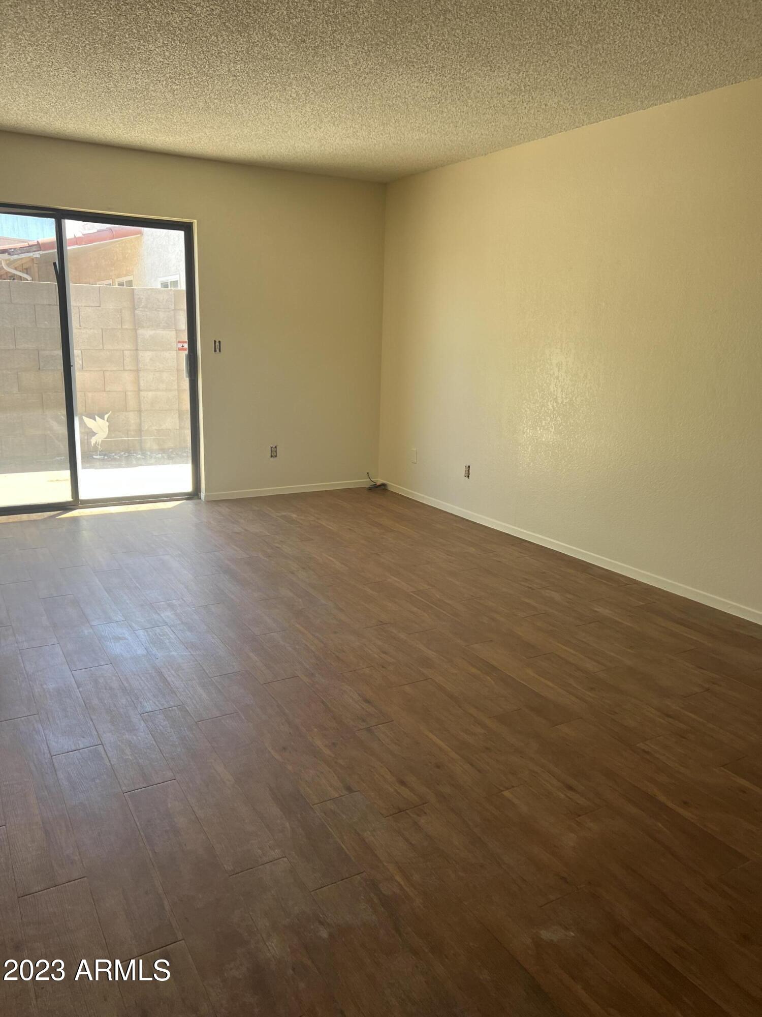 8257 W Santa Cruz Boulevard, 103