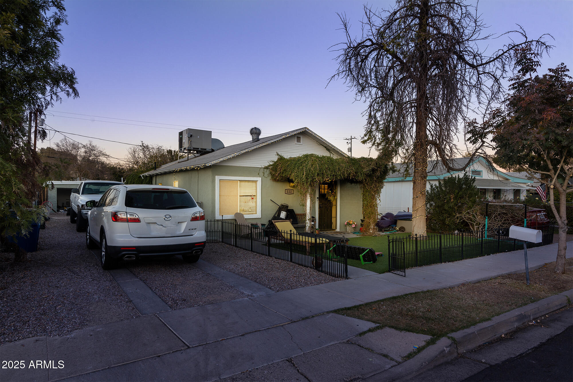 122 W WASHINGTON Avenue