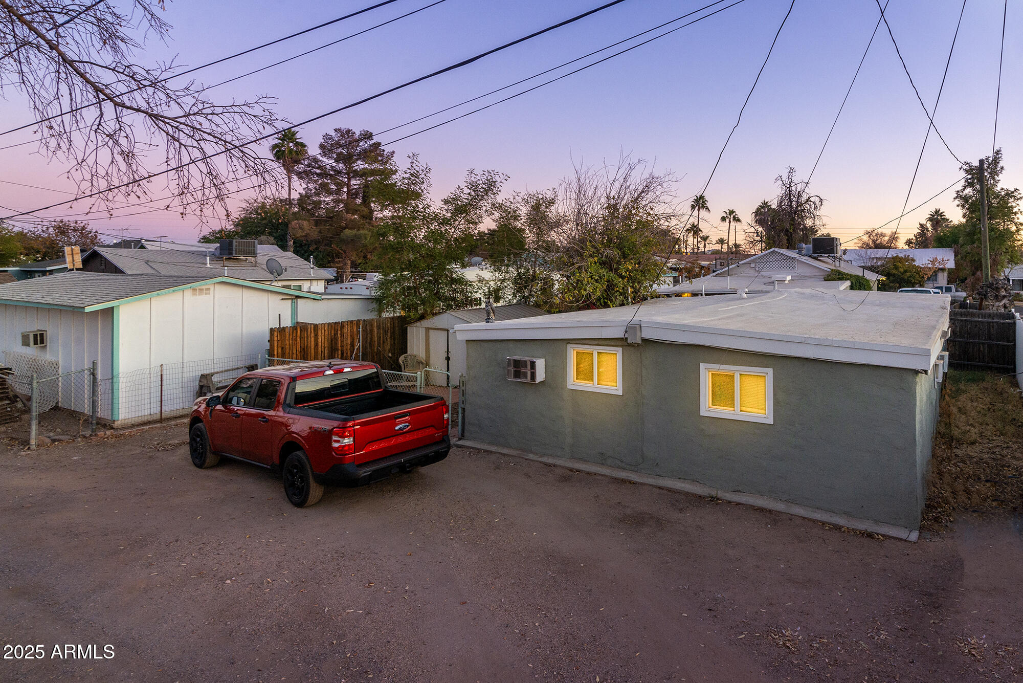 122 W WASHINGTON Avenue