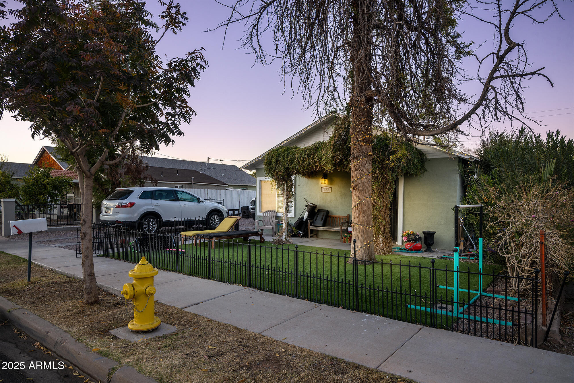 122 W WASHINGTON Avenue