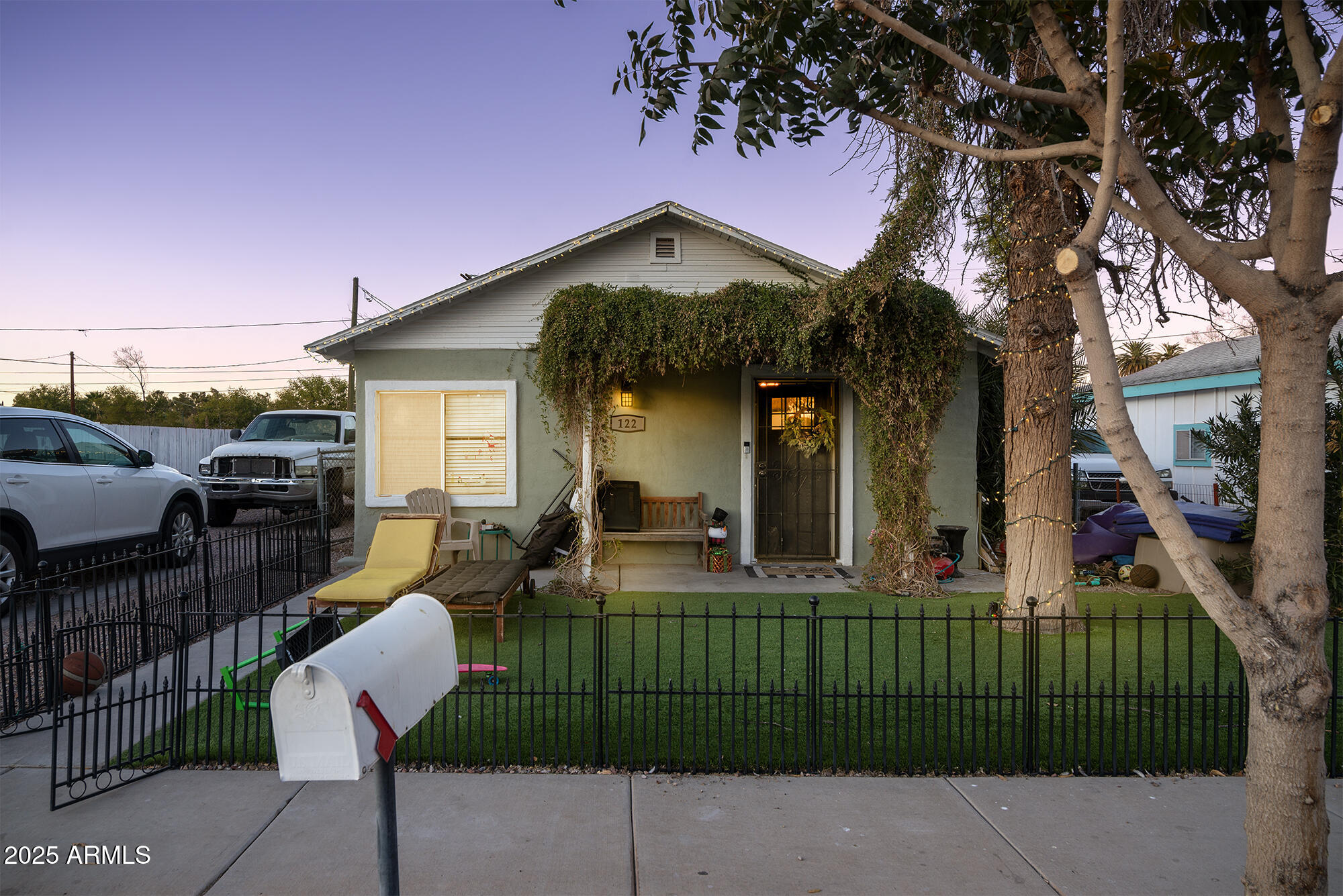 122 W WASHINGTON Avenue
