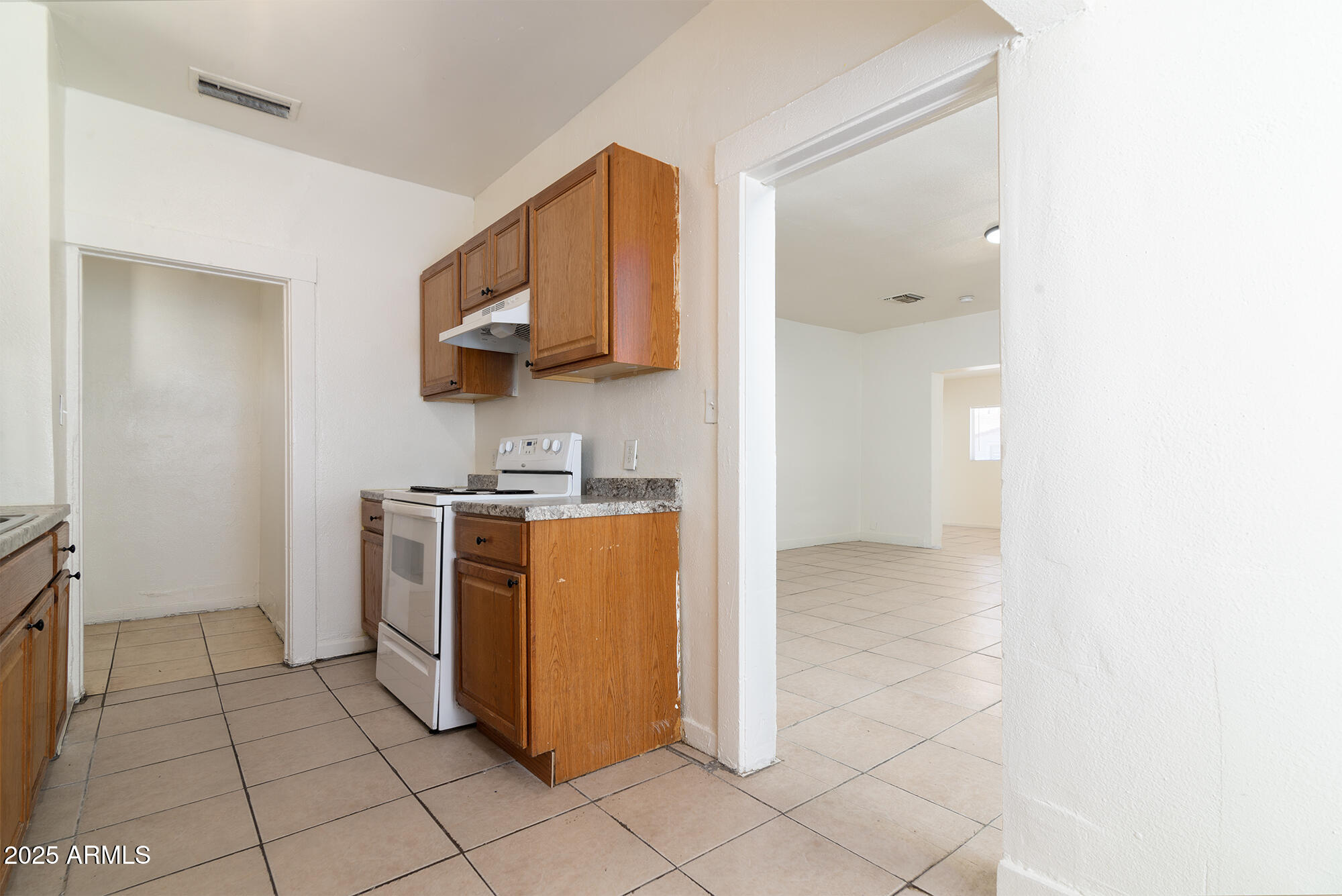 2231 N 25TH Place