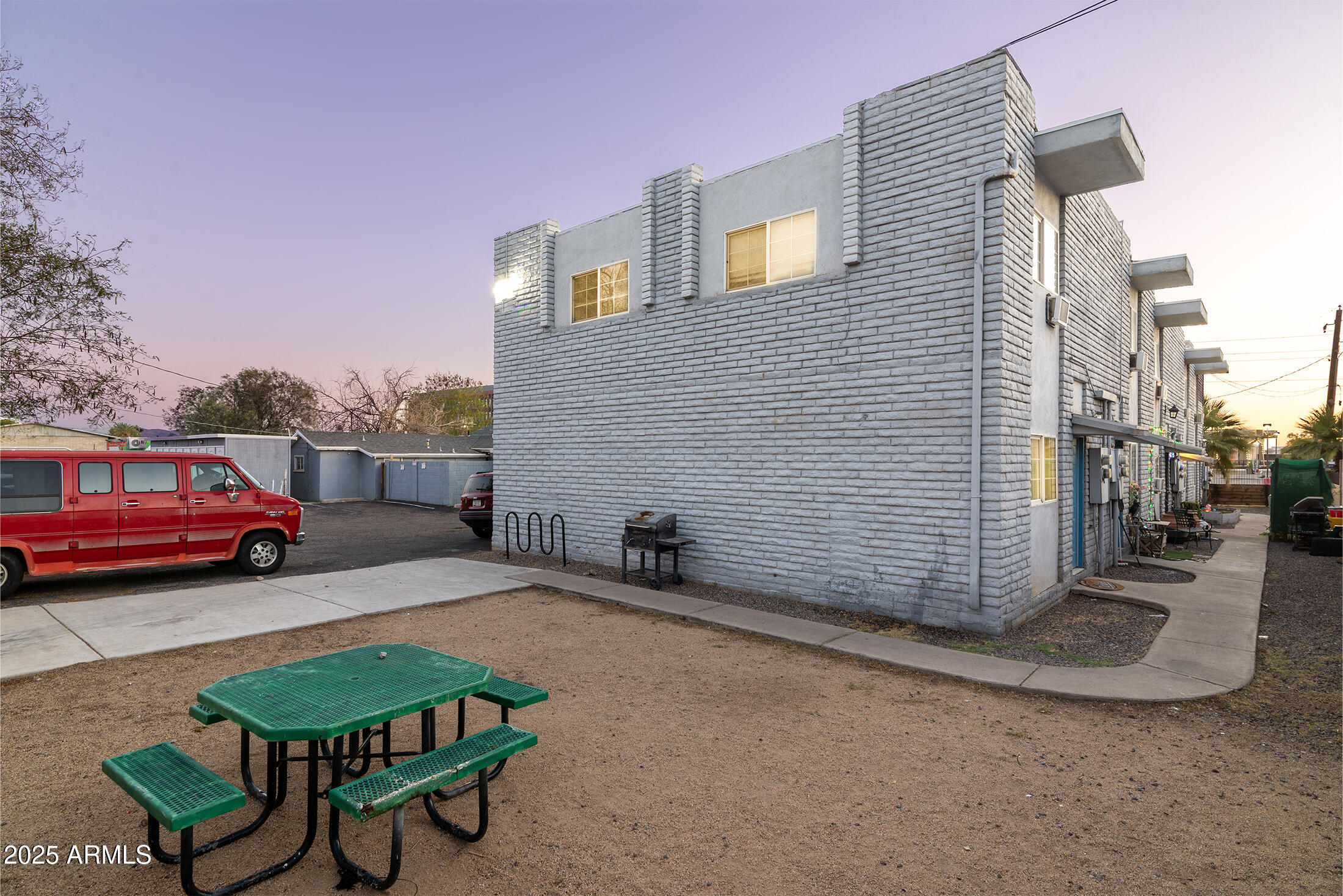 525-526 N 32nd Street, 1-13