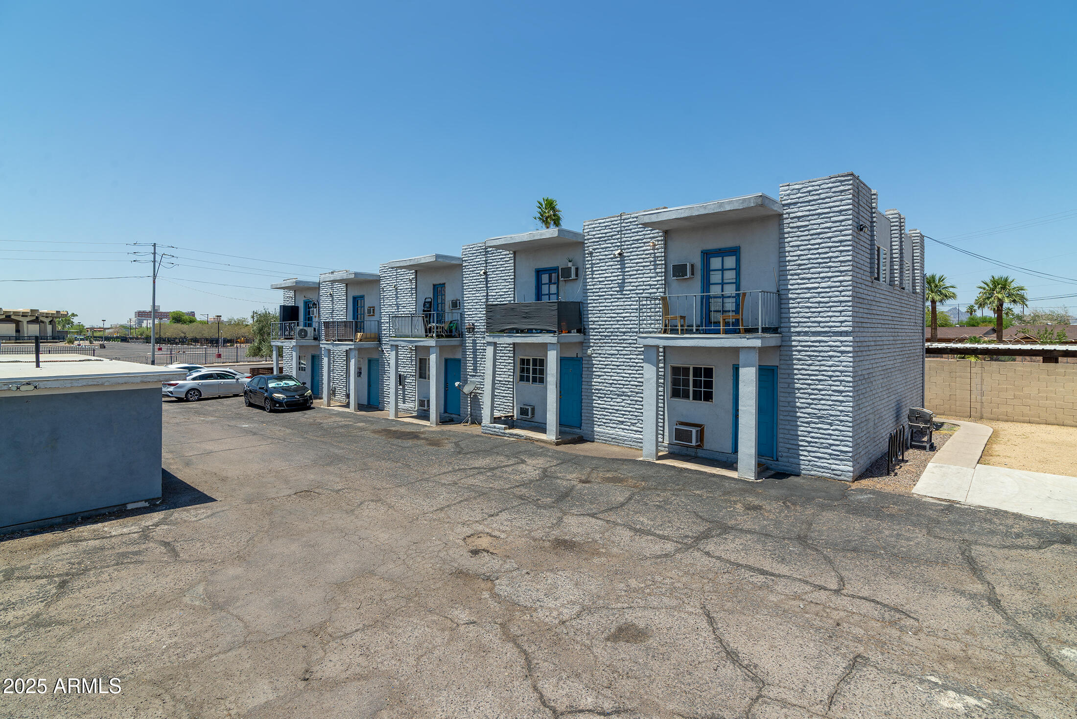 525-526 N 32nd Street, 1-13